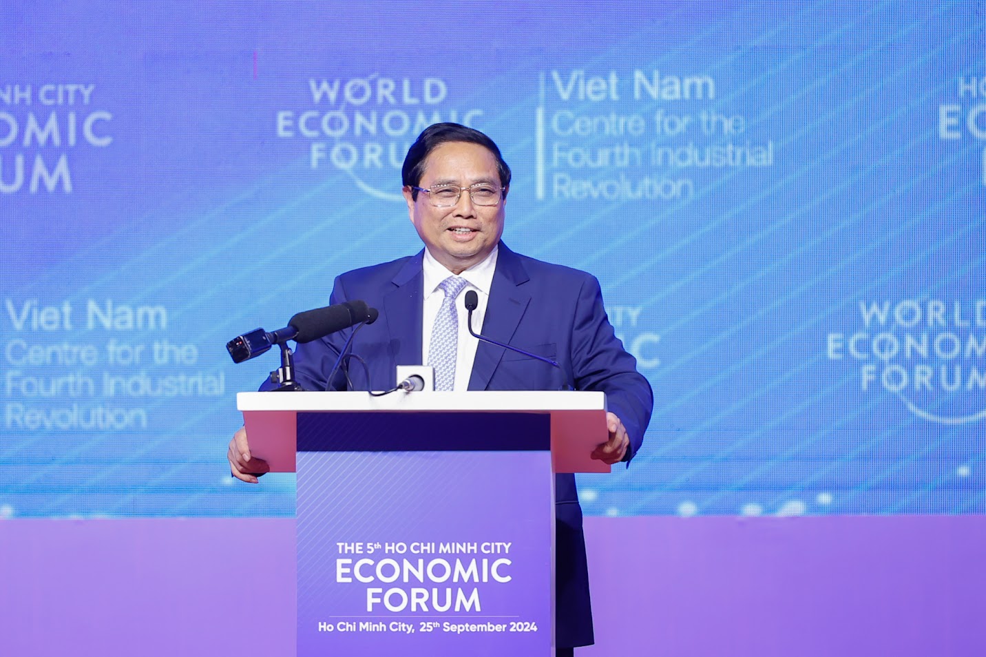 TỔNG THUẬT: DIỄN ĐÀN KINH TẾ TPHCM 2024 - THỦ TƯỚNG CHỦ TRÌ PHIÊN ĐỐI THOẠI CHÍNH SÁCH- Ảnh 17. TỔNG THUẬT: DIỄN ĐÀN KINH TẾ TPHCM 2024 - THỦ TƯỚNG CHỦ TRÌ PHIÊN ĐỐI THOẠI CHÍNH SÁCH- Ảnh 17.