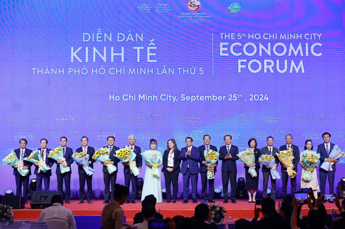 TỔNG THUẬT: DIỄN ĐÀN KINH TẾ TPHCM 2024 - THỦ TƯỚNG CHỦ TRÌ PHIÊN ĐỐI THOẠI CHÍNH SÁCH- Ảnh 21. TỔNG THUẬT: DIỄN ĐÀN KINH TẾ TPHCM 2024 - THỦ TƯỚNG CHỦ TRÌ PHIÊN ĐỐI THOẠI CHÍNH SÁCH- Ảnh 21.