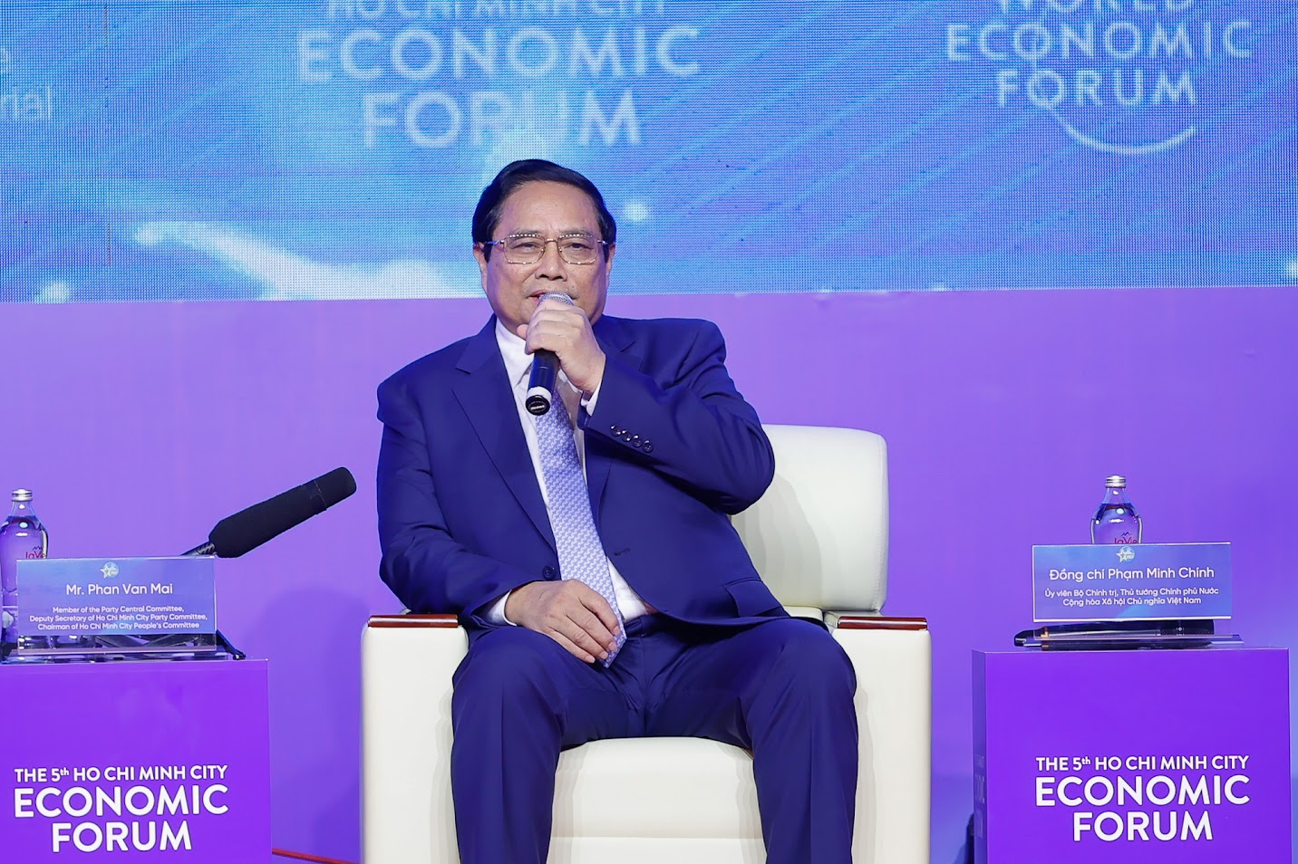 TỔNG THUẬT: DIỄN ĐÀN KINH TẾ TPHCM 2024 - THỦ TƯỚNG CHỦ TRÌ PHIÊN ĐỐI THOẠI CHÍNH SÁCH- Ảnh 6. TỔNG THUẬT: DIỄN ĐÀN KINH TẾ TPHCM 2024 - THỦ TƯỚNG CHỦ TRÌ PHIÊN ĐỐI THOẠI CHÍNH SÁCH- Ảnh 6.