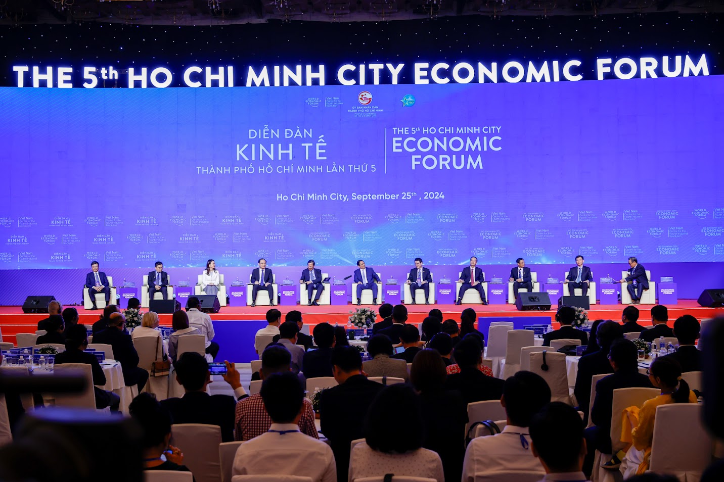 TỔNG THUẬT: DIỄN ĐÀN KINH TẾ TPHCM 2024 - THỦ TƯỚNG CHỦ TRÌ PHIÊN ĐỐI THOẠI CHÍNH SÁCH- Ảnh 8. TỔNG THUẬT: DIỄN ĐÀN KINH TẾ TPHCM 2024 - THỦ TƯỚNG CHỦ TRÌ PHIÊN ĐỐI THOẠI CHÍNH SÁCH- Ảnh 8.