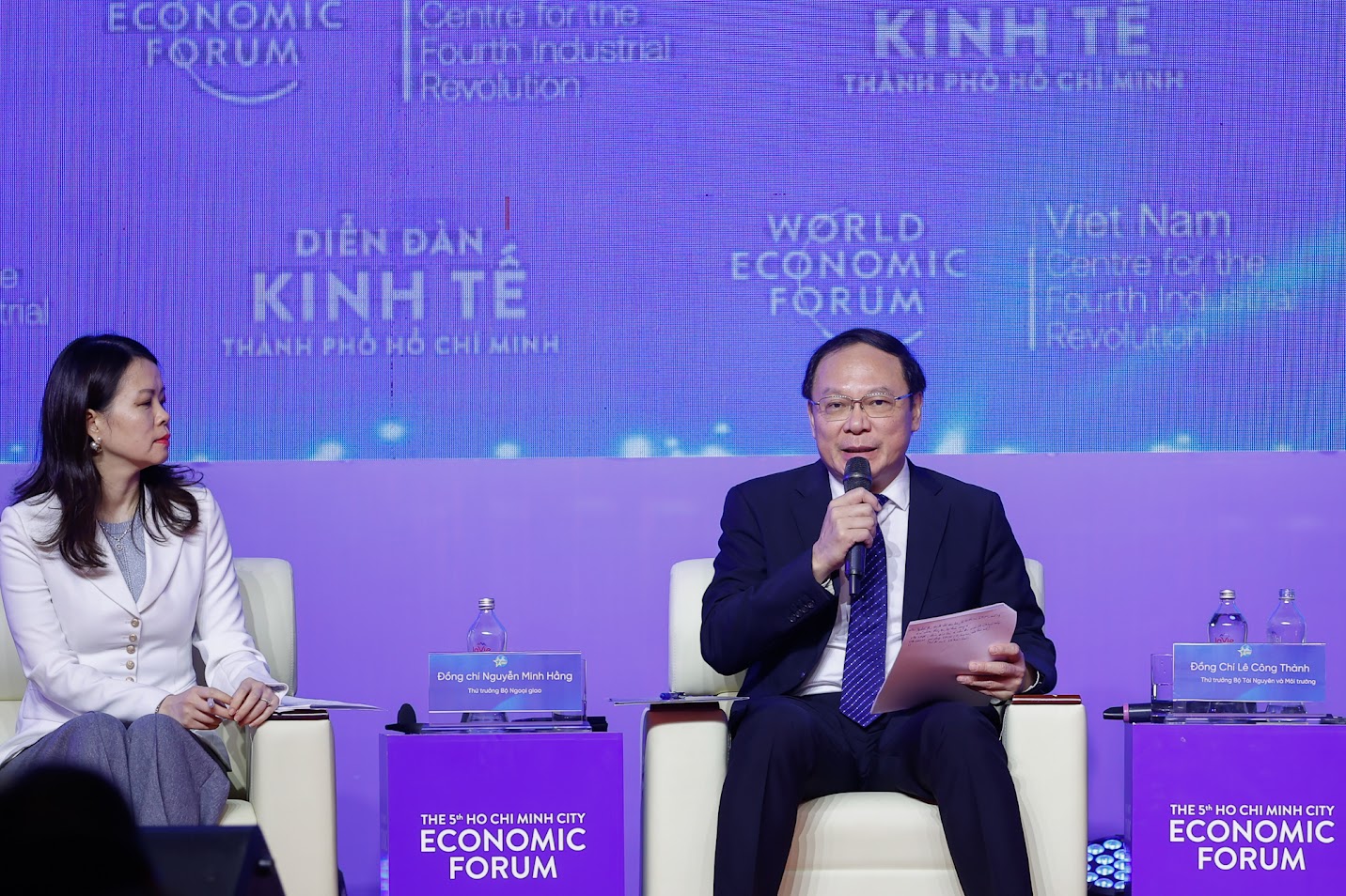 TỔNG THUẬT: DIỄN ĐÀN KINH TẾ TPHCM 2024 - THỦ TƯỚNG CHỦ TRÌ PHIÊN ĐỐI THOẠI CHÍNH SÁCH- Ảnh 9. TỔNG THUẬT: DIỄN ĐÀN KINH TẾ TPHCM 2024 - THỦ TƯỚNG CHỦ TRÌ PHIÊN ĐỐI THOẠI CHÍNH SÁCH- Ảnh 9.