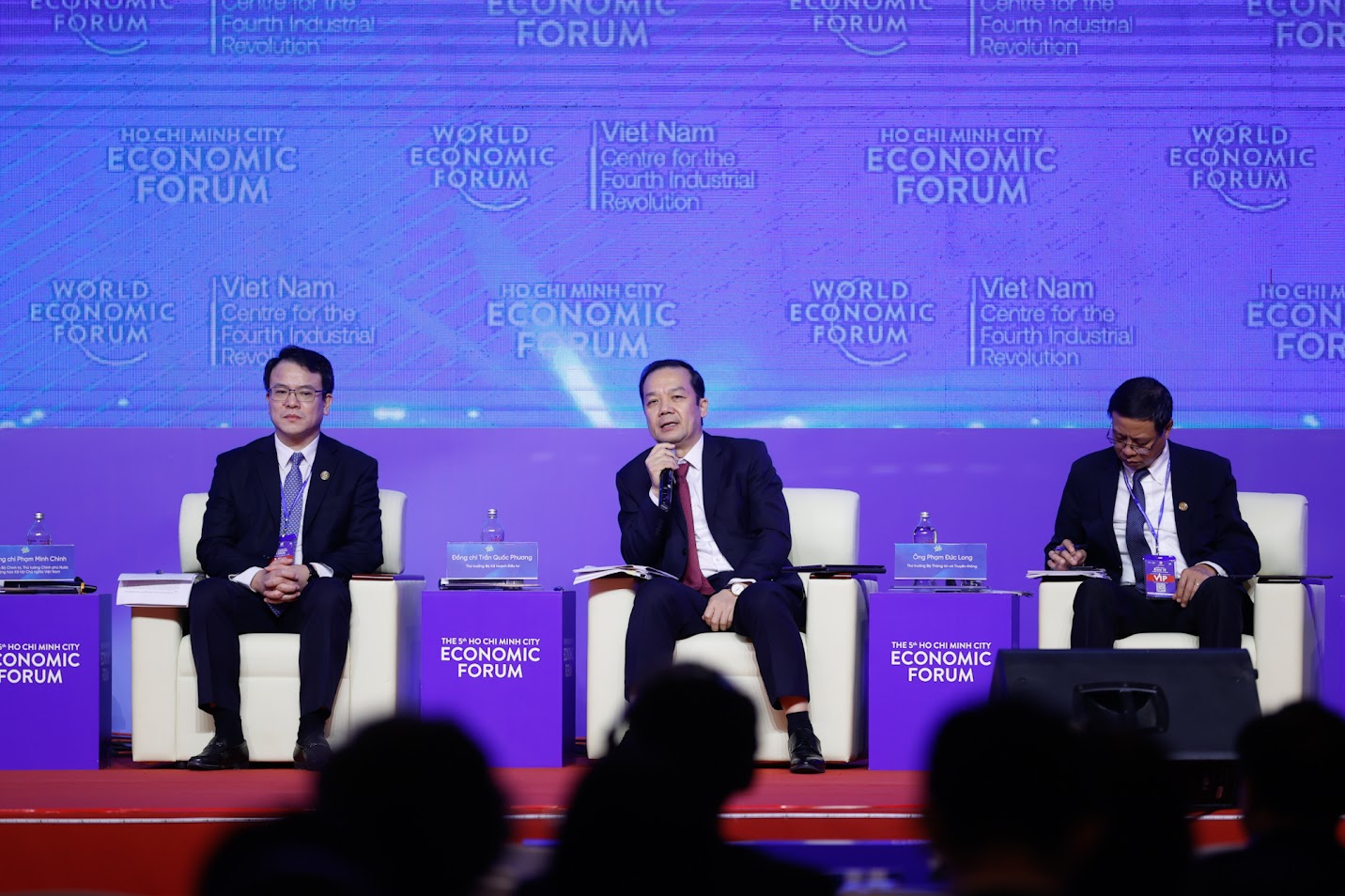 TỔNG THUẬT: DIỄN ĐÀN KINH TẾ TPHCM 2024 - THỦ TƯỚNG CHỦ TRÌ PHIÊN ĐỐI THOẠI CHÍNH SÁCH- Ảnh 15. TỔNG THUẬT: DIỄN ĐÀN KINH TẾ TPHCM 2024 - THỦ TƯỚNG CHỦ TRÌ PHIÊN ĐỐI THOẠI CHÍNH SÁCH- Ảnh 15.