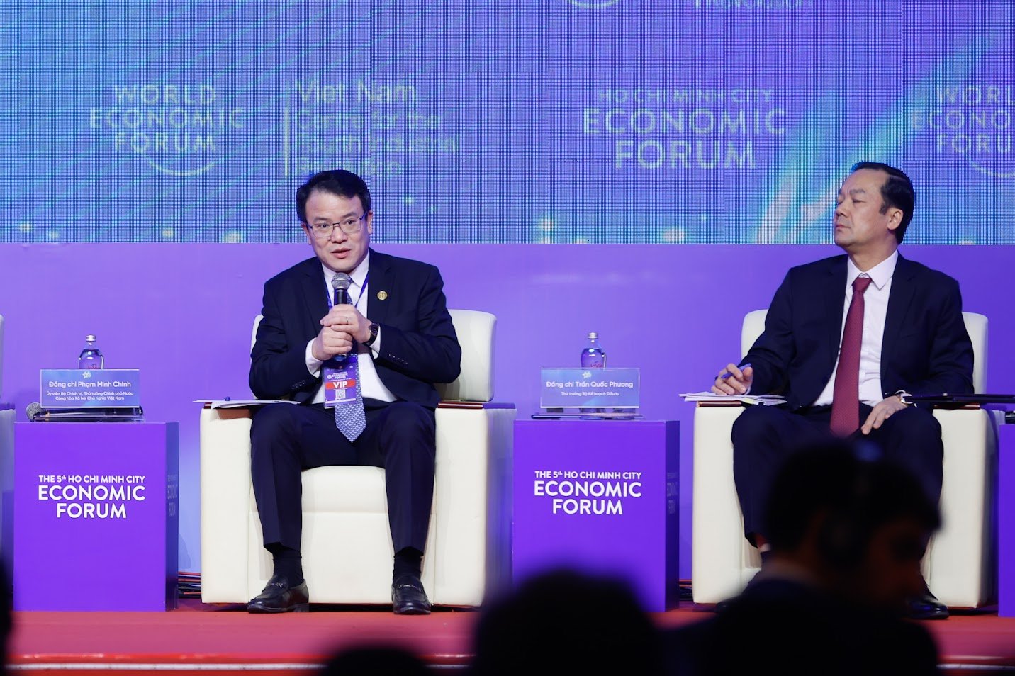 TỔNG THUẬT: DIỄN ĐÀN KINH TẾ TPHCM 2024 - THỦ TƯỚNG CHỦ TRÌ PHIÊN ĐỐI THOẠI CHÍNH SÁCH- Ảnh 7. TỔNG THUẬT: DIỄN ĐÀN KINH TẾ TPHCM 2024 - THỦ TƯỚNG CHỦ TRÌ PHIÊN ĐỐI THOẠI CHÍNH SÁCH- Ảnh 7.