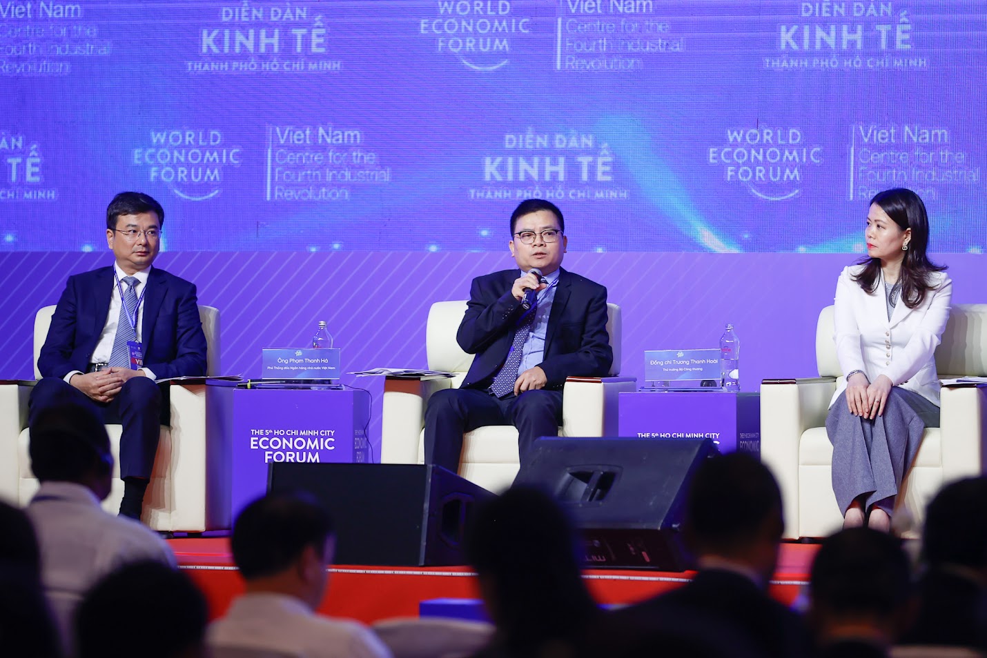 TỔNG THUẬT: DIỄN ĐÀN KINH TẾ TPHCM 2024 - THỦ TƯỚNG CHỦ TRÌ PHIÊN ĐỐI THOẠI CHÍNH SÁCH- Ảnh 12. TỔNG THUẬT: DIỄN ĐÀN KINH TẾ TPHCM 2024 - THỦ TƯỚNG CHỦ TRÌ PHIÊN ĐỐI THOẠI CHÍNH SÁCH- Ảnh 12.