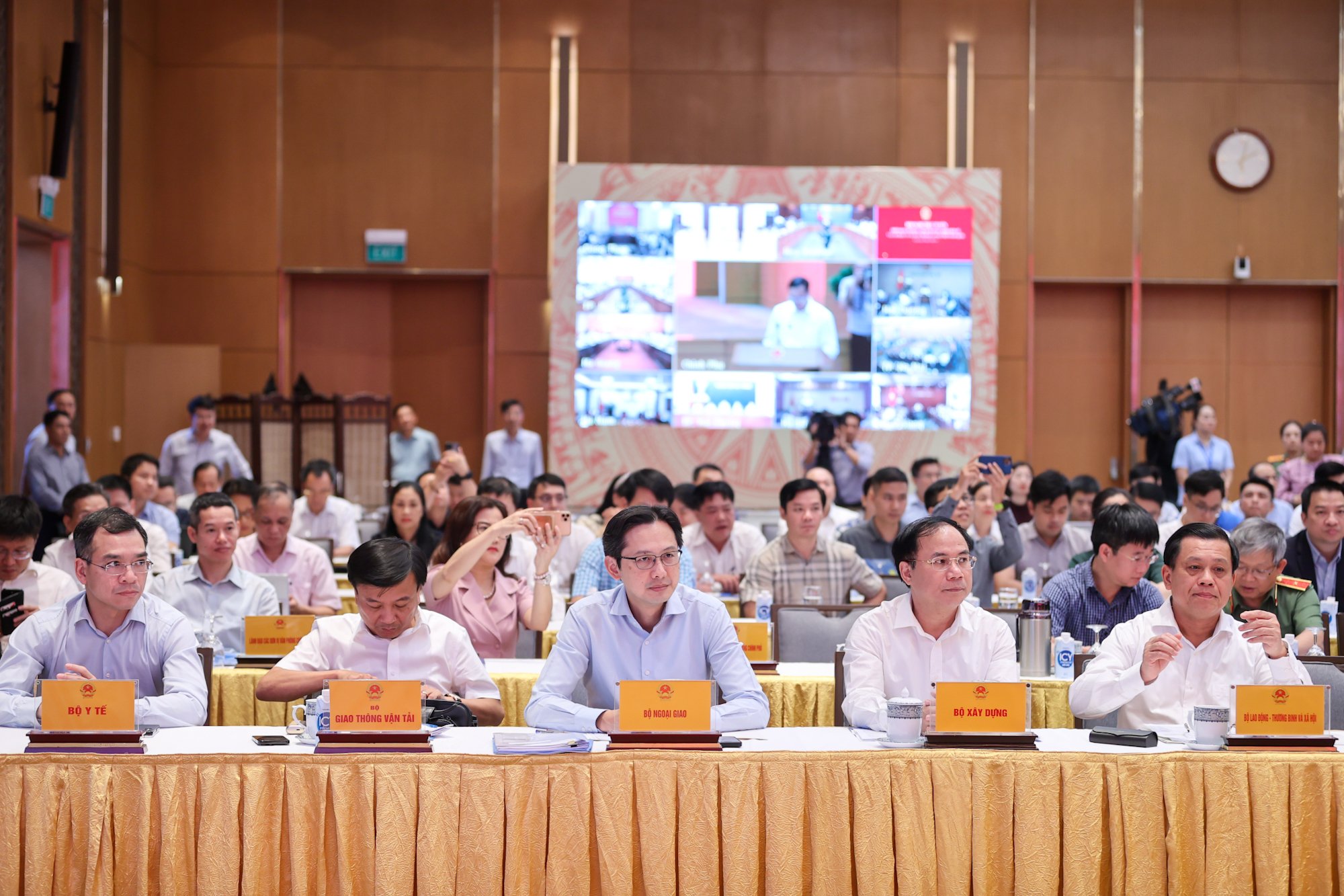 Mở rộng thí điểm sổ sức khỏe điện tử và cấp phiếu lý lịch tư pháp qua VneID trên toàn quốc- Ảnh 3. Mở rộng thí điểm sổ sức khỏe điện tử và cấp phiếu lý lịch tư pháp qua VneID trên toàn quốc- Ảnh 3.