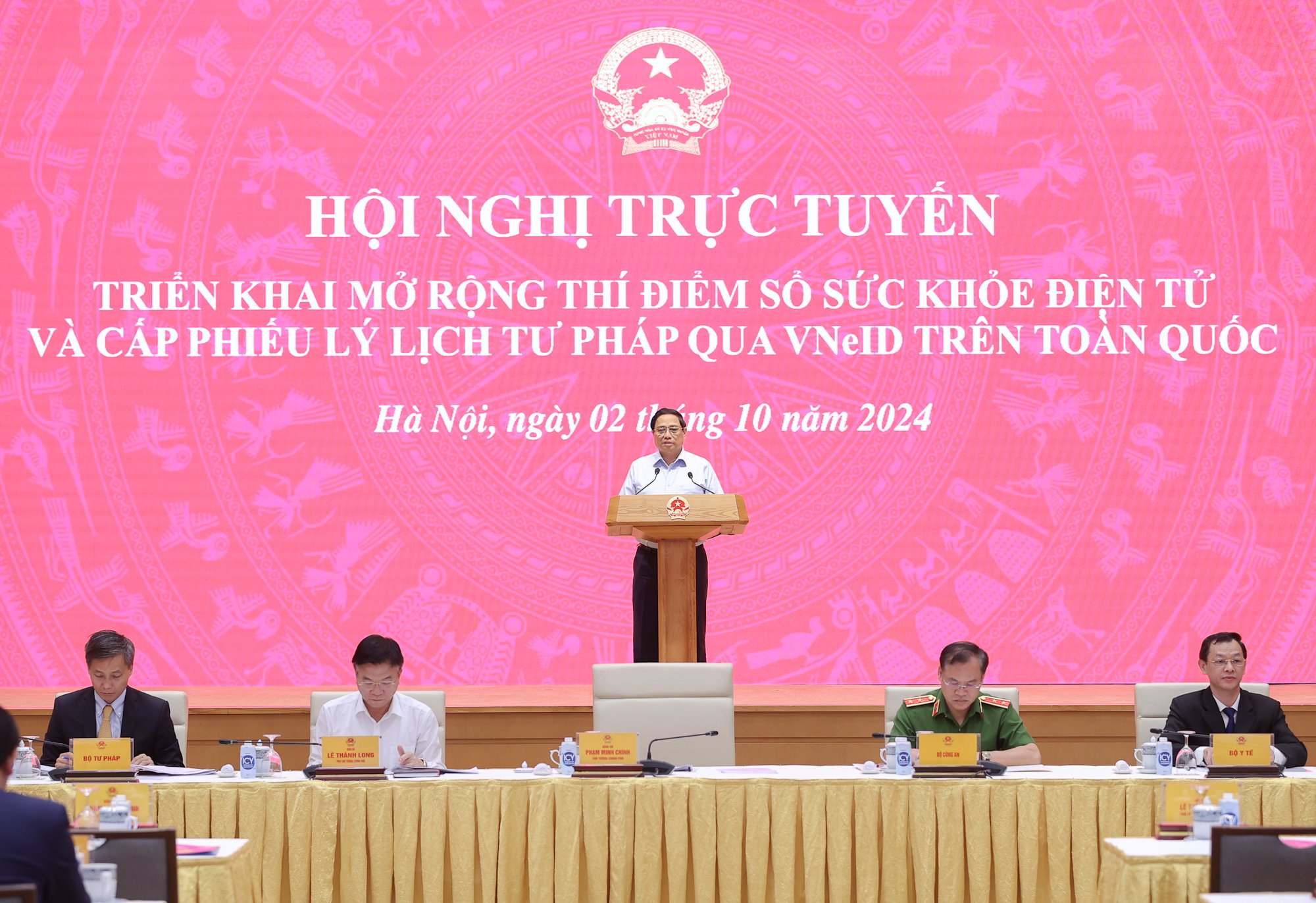 Mở rộng thí điểm sổ sức khỏe điện tử và cấp phiếu lý lịch tư pháp qua VneID trên toàn quốc- Ảnh 2. Mở rộng thí điểm sổ sức khỏe điện tử và cấp phiếu lý lịch tư pháp qua VneID trên toàn quốc- Ảnh 2.