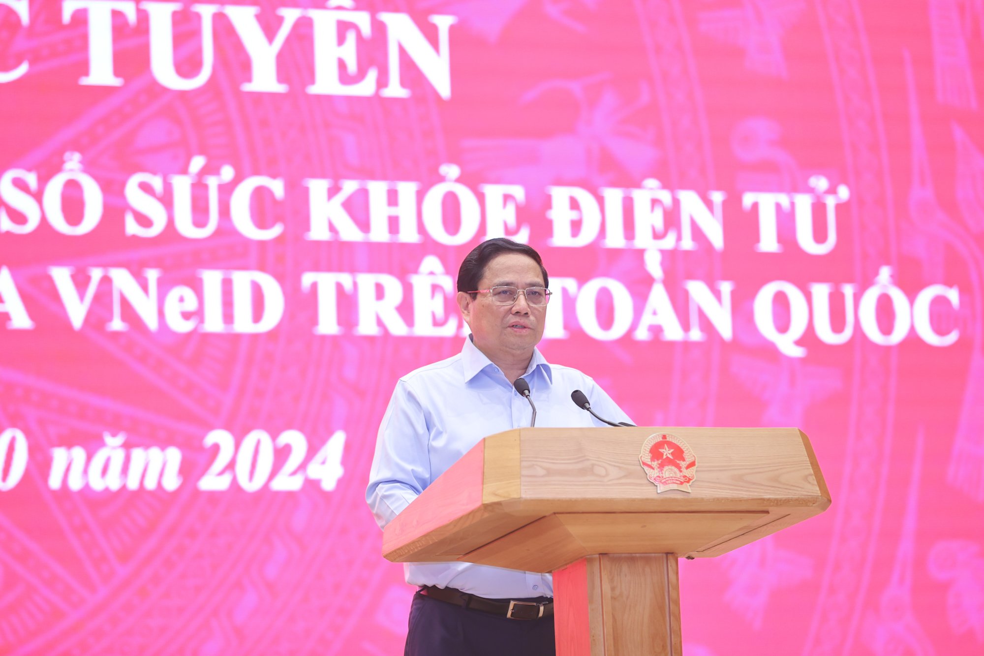 Thủ tướng: Mỗi công dân Việt Nam sẽ đều có sổ sức khoẻ điện tử- Ảnh 1. Thủ tướng: Mỗi công dân Việt Nam sẽ đều có sổ sức khoẻ điện tử- Ảnh 1.