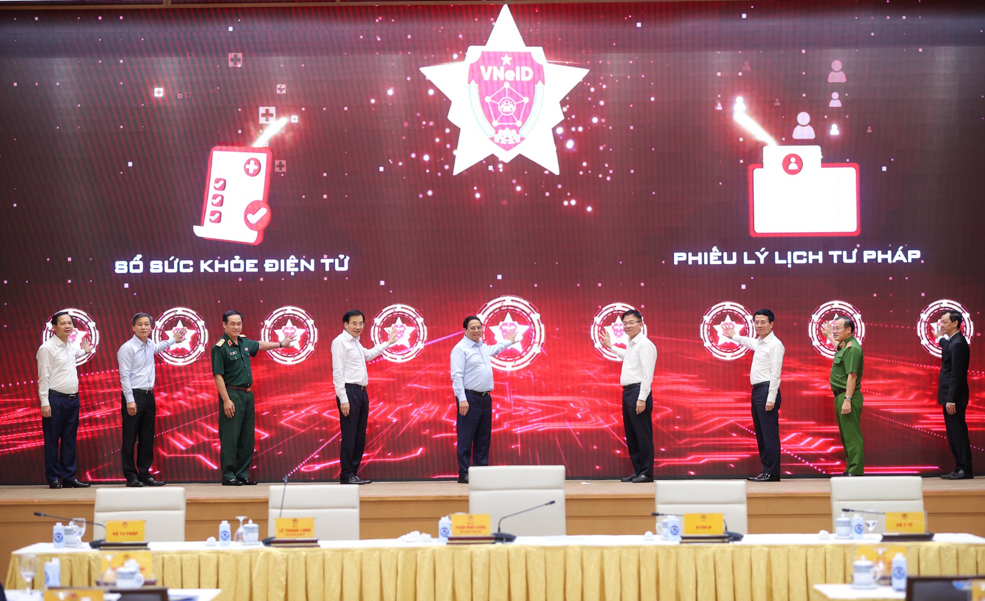 Thủ tướng: Mỗi công dân Việt Nam sẽ đều có sổ sức khoẻ điện tử- Ảnh 7. Thủ tướng: Mỗi công dân Việt Nam sẽ đều có sổ sức khoẻ điện tử- Ảnh 7.