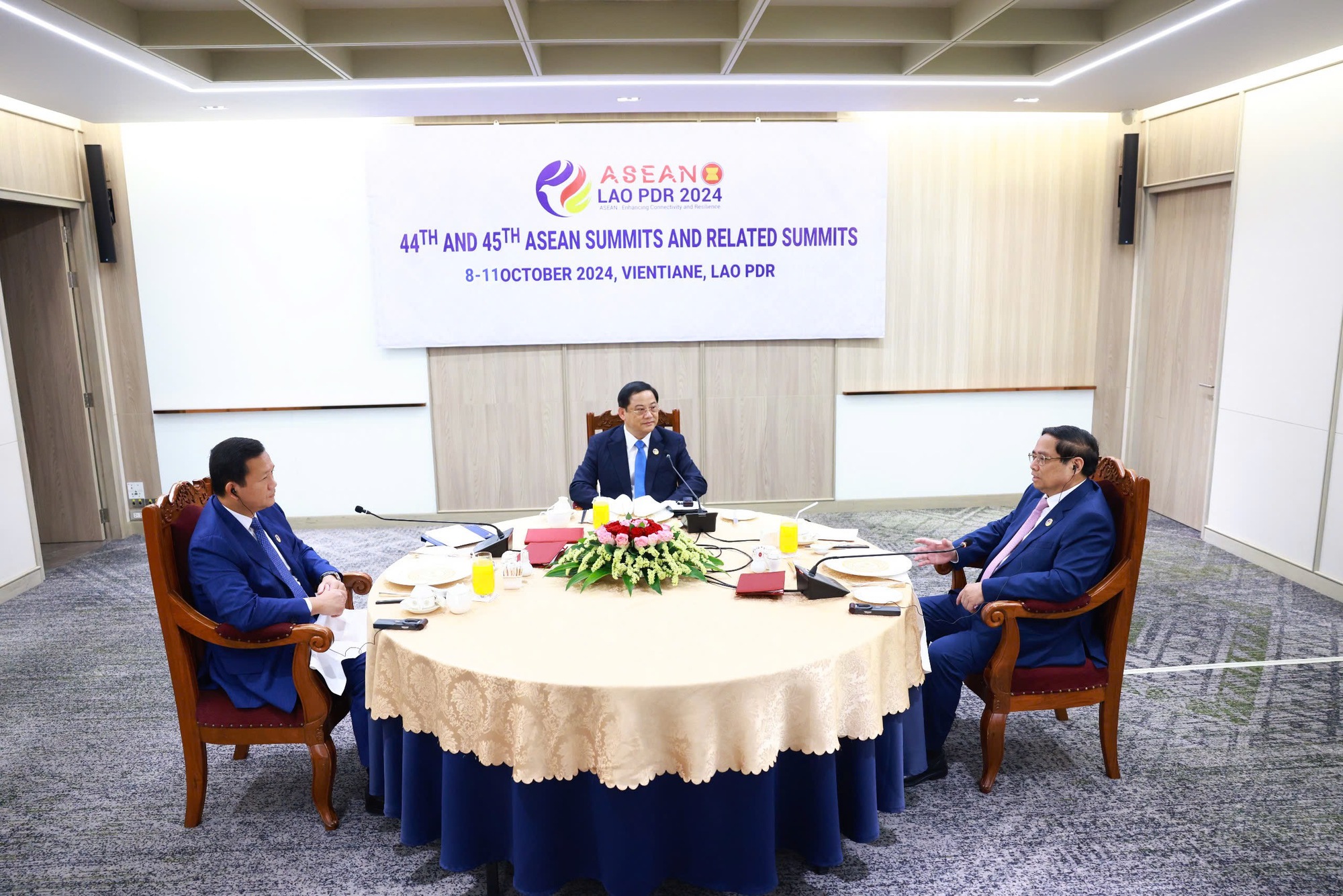 Thủ tướng Việt Nam - Lào - Campuchia nhất trí thúc đẩy đột phá chiến lược trong hợp tác kinh tế- Ảnh 2. Thủ tướng Việt Nam - Lào - Campuchia nhất trí thúc đẩy đột phá chiến lược trong hợp tác kinh tế- Ảnh 2.