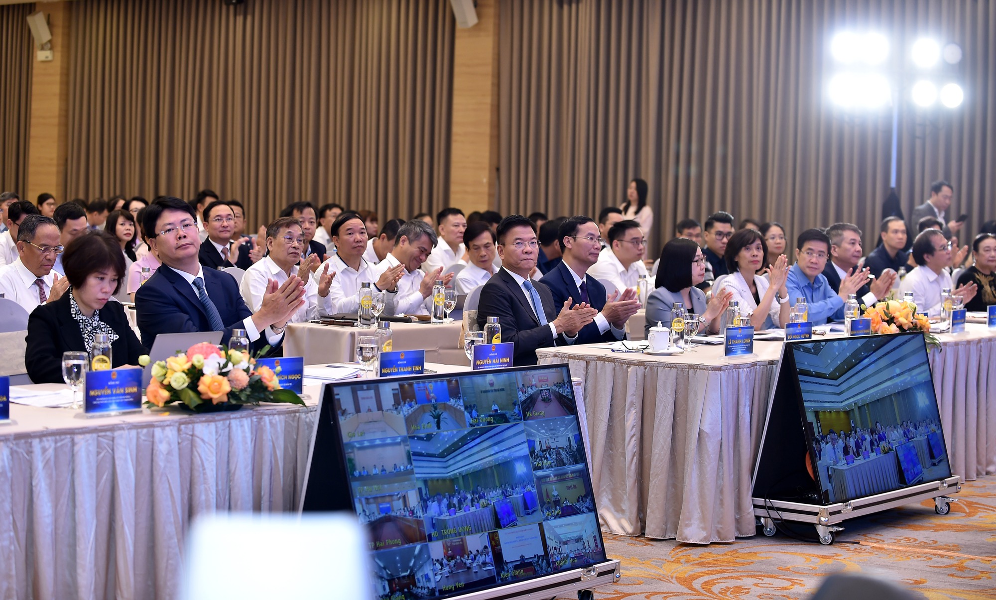Khai mạc Diễn đàn Kinh doanh và Pháp luật 2024- Ảnh 1. Khai mạc Diễn đàn Kinh doanh và Pháp luật 2024- Ảnh 1.