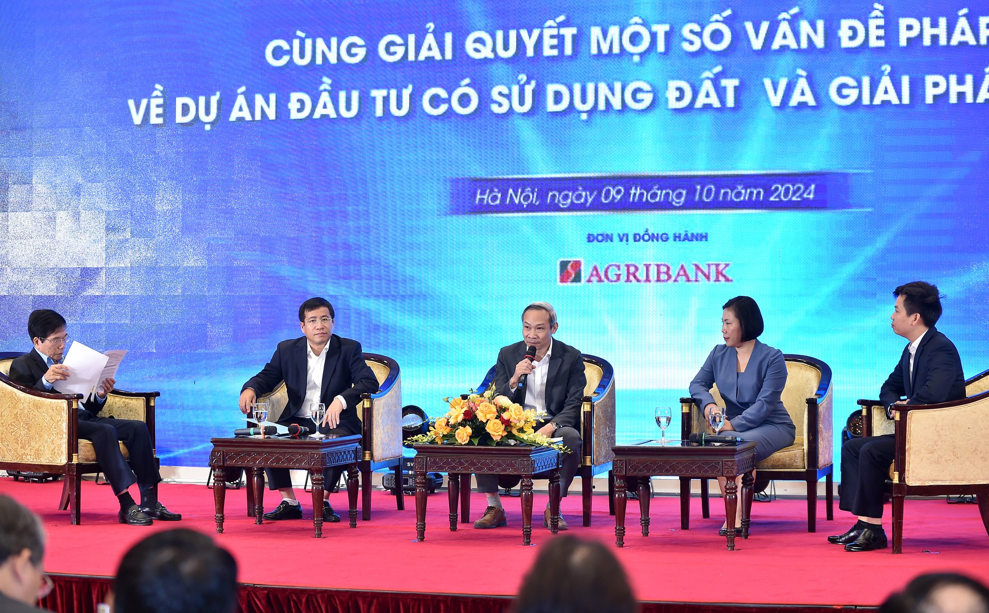 Khai mạc Diễn đàn Kinh doanh và Pháp luật 2024- Ảnh 3. Khai mạc Diễn đàn Kinh doanh và Pháp luật 2024- Ảnh 3.