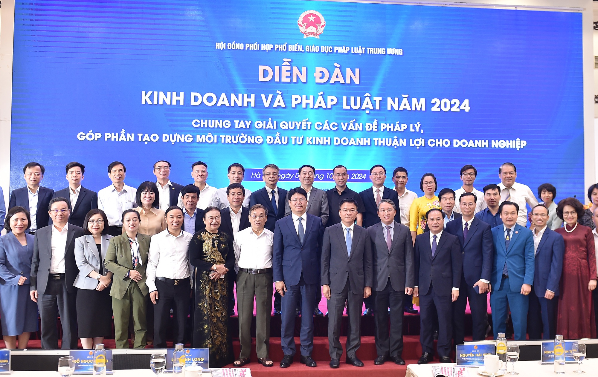 Công tác xây dựng thể chế 'không có ngày nghỉ, không có giờ hành chính'- Ảnh 8. Công tác xây dựng thể chế 'không có ngày nghỉ, không có giờ hành chính'- Ảnh 8.