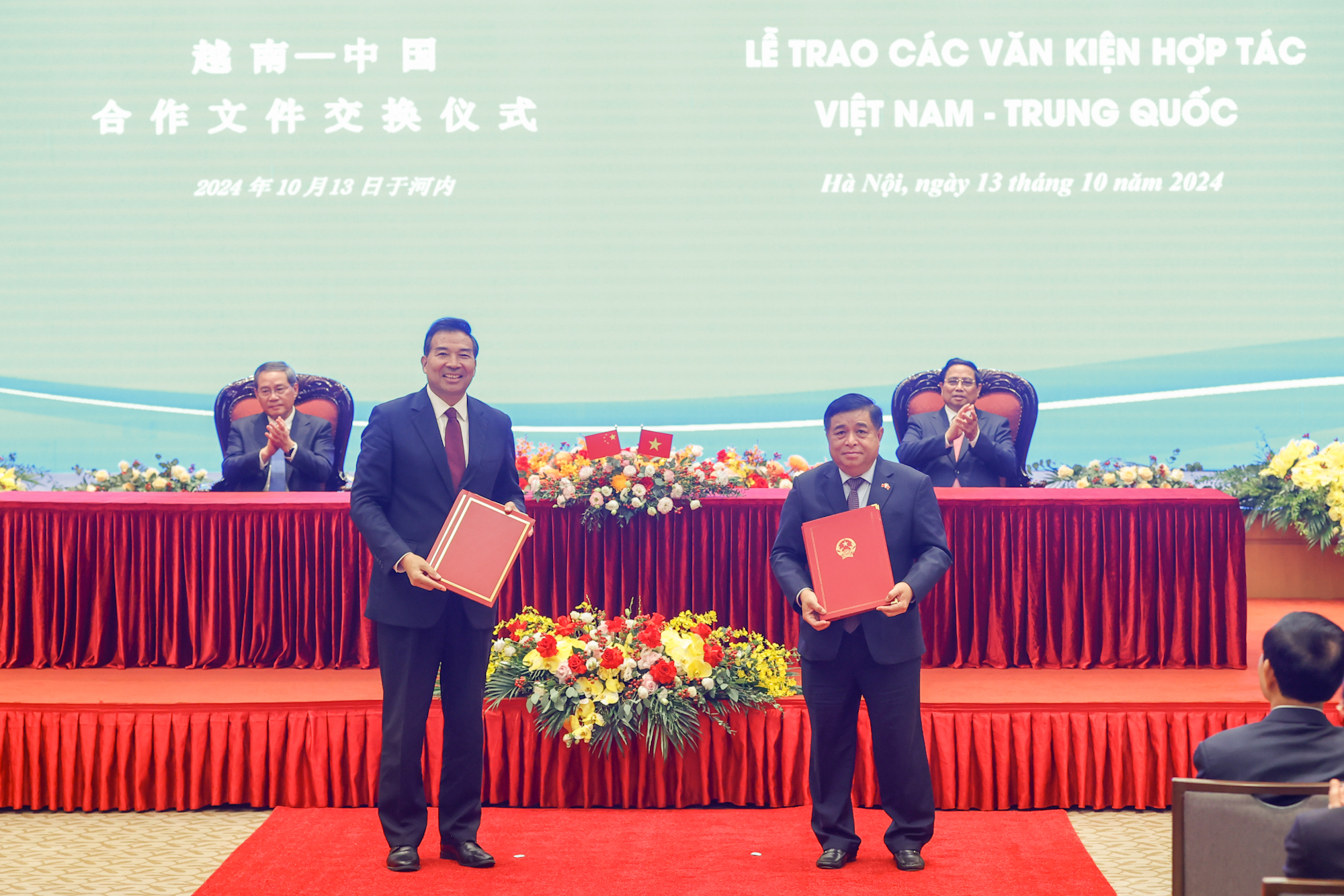 Việt Nam - Trung Quốc trao 10 văn kiện hợp tác quan trọng- Ảnh 3. Việt Nam - Trung Quốc trao 10 văn kiện hợp tác quan trọng- Ảnh 3.