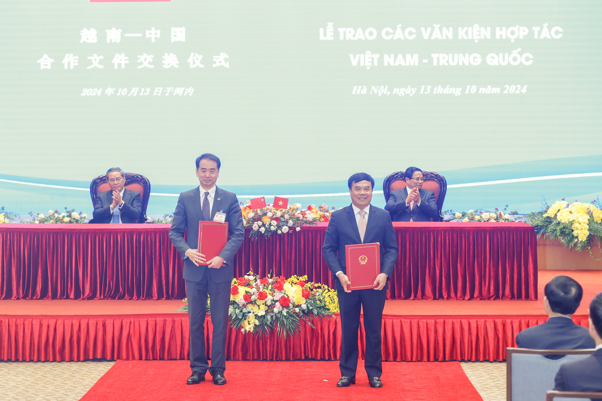 Việt Nam - Trung Quốc trao 10 văn kiện hợp tác quan trọng- Ảnh 5. Việt Nam - Trung Quốc trao 10 văn kiện hợp tác quan trọng- Ảnh 5.