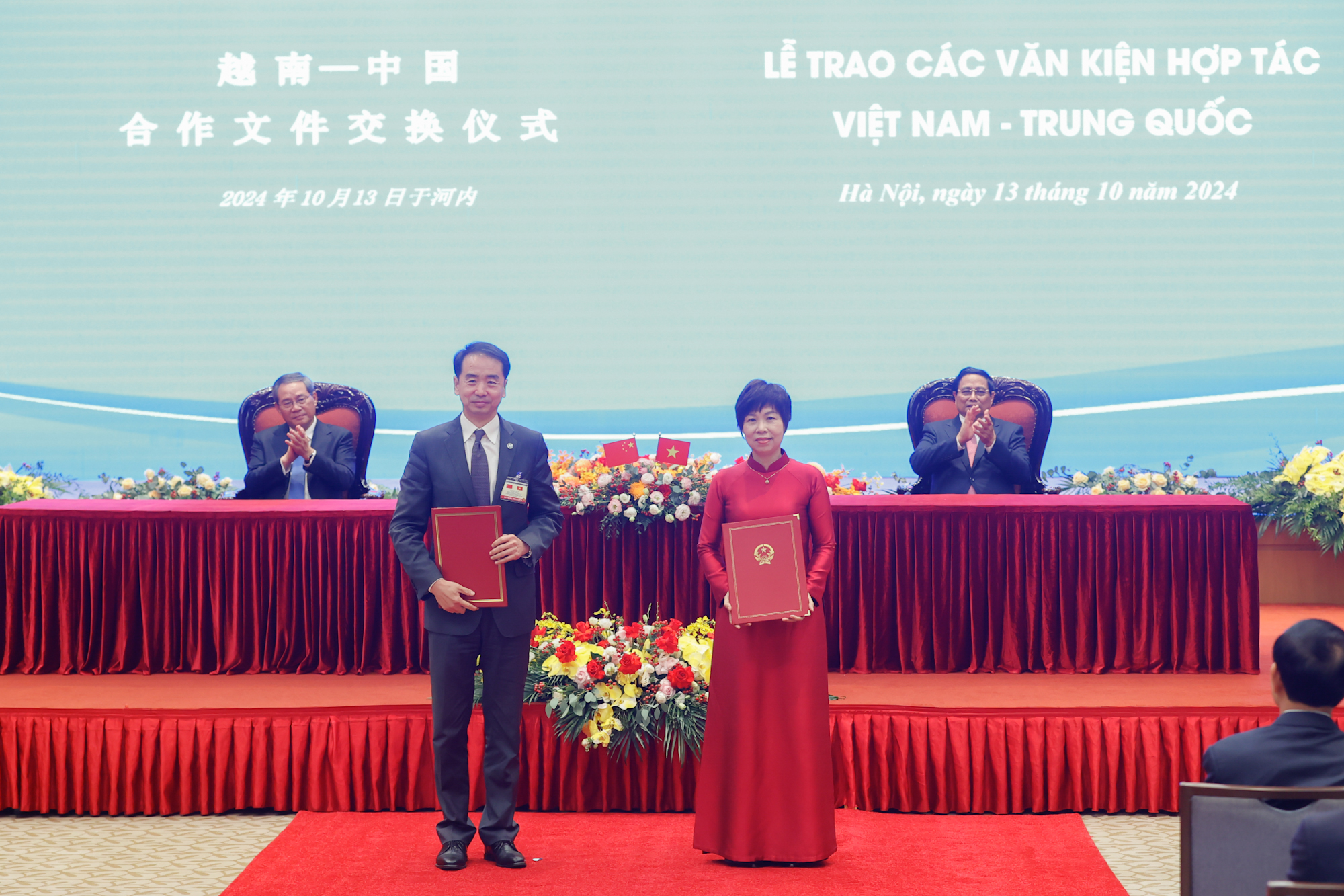 Việt Nam - Trung Quốc trao 10 văn kiện hợp tác quan trọng- Ảnh 6. Việt Nam - Trung Quốc trao 10 văn kiện hợp tác quan trọng- Ảnh 6.