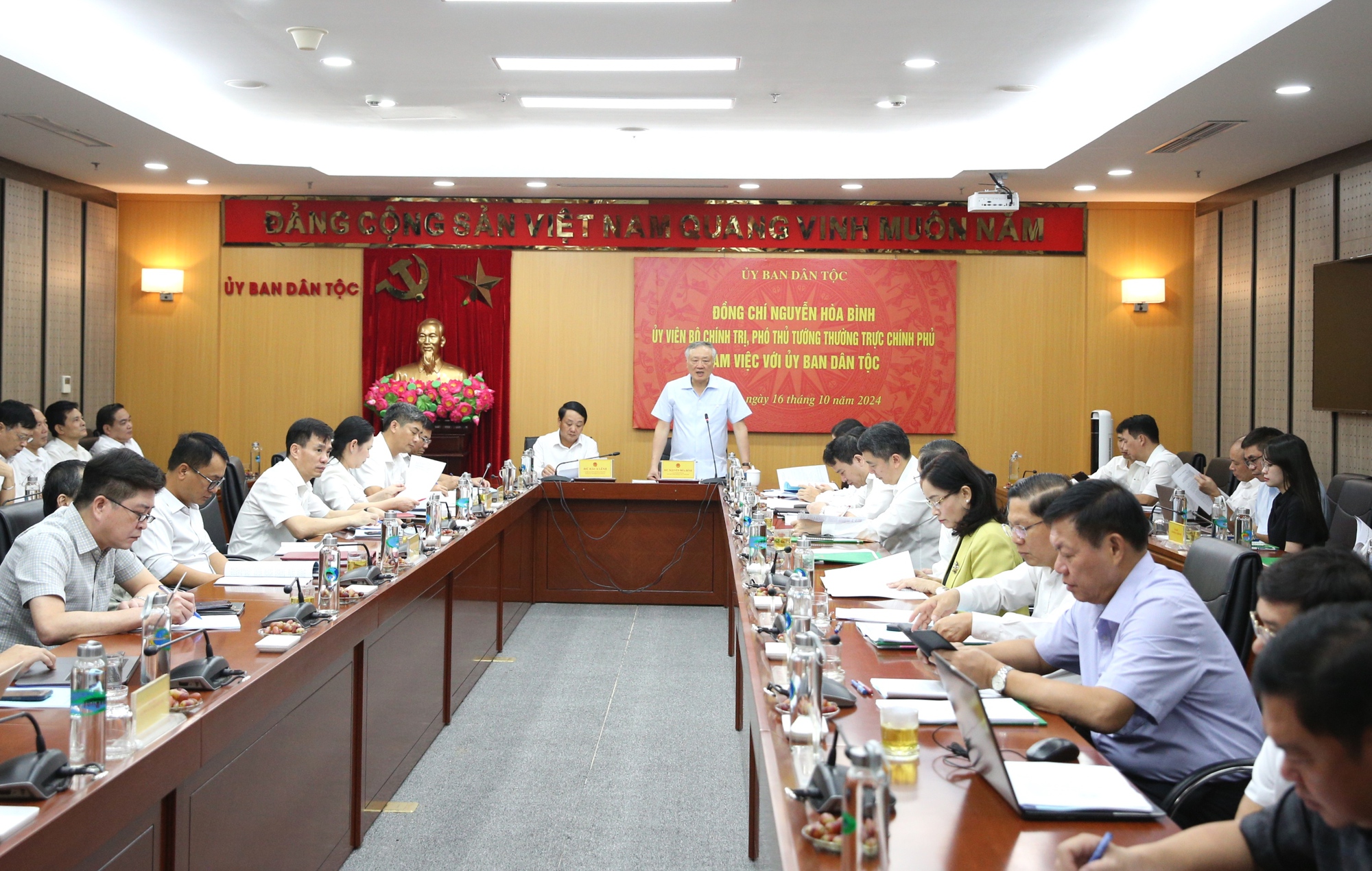 Phải thực sự tạo được cú hích trong phát triển kinh tế-xã hội vùng đồng bào dân tộc thiểu số và miền núi- Ảnh 5. Phải thực sự tạo được cú hích trong phát triển kinh tế-xã hội vùng đồng bào dân tộc thiểu số và miền núi- Ảnh 5.