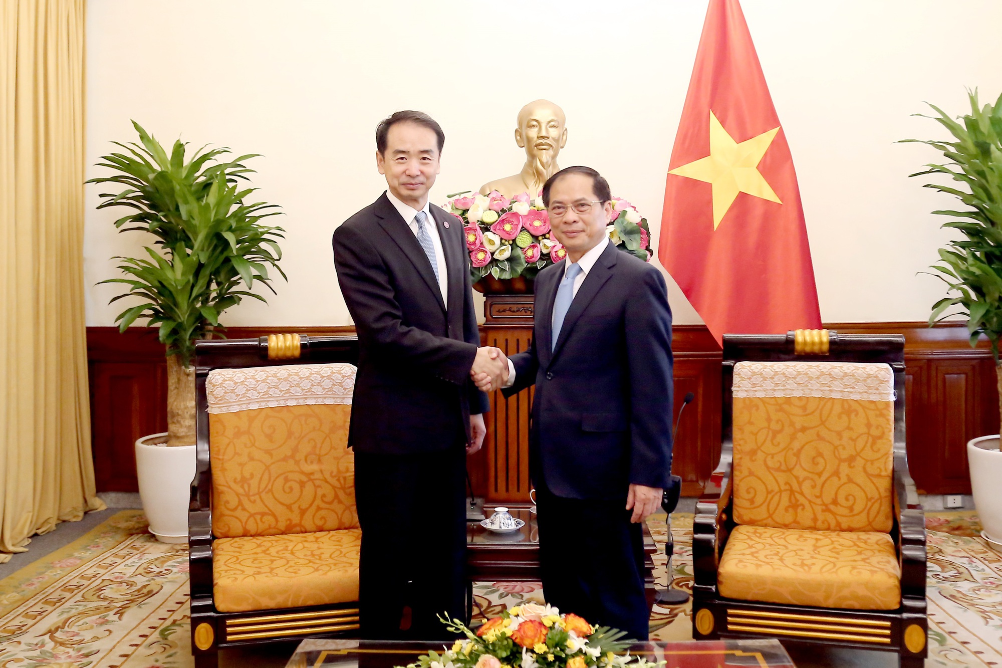 Việt Nam luôn coi trọng việc phát triển quan hệ Đối tác hợp tác chiến lược toàn diện với Trung Quốc- Ảnh 1. Việt Nam luôn coi trọng việc phát triển quan hệ Đối tác hợp tác chiến lược toàn diện với Trung Quốc- Ảnh 1.