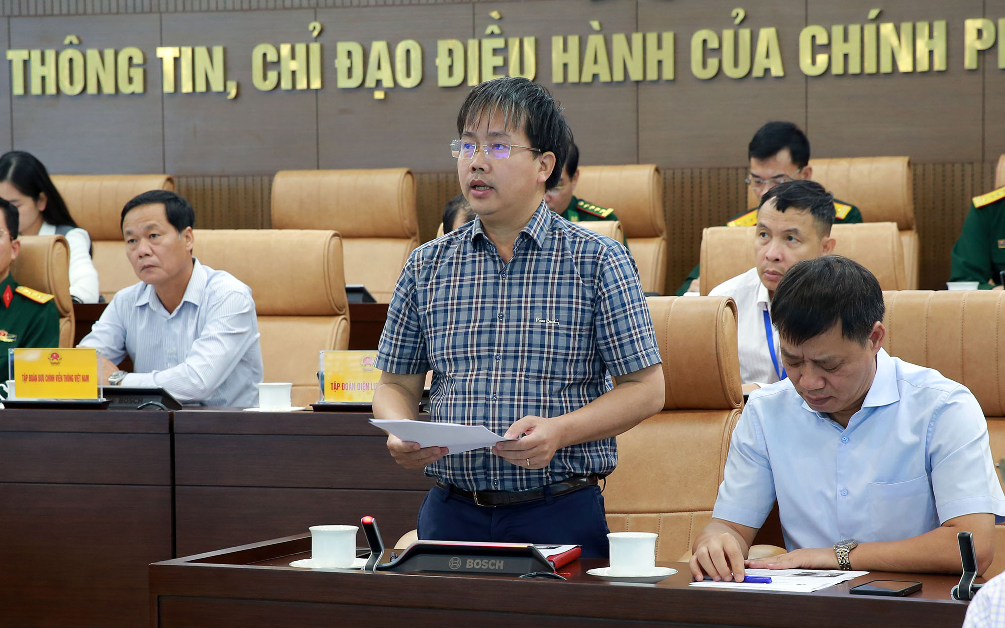 Phó Thủ tướng Trần Hồng Hà chỉ đạo công tác ứng phó với bão số 6- Ảnh 2. Phó Thủ tướng Trần Hồng Hà chỉ đạo công tác ứng phó với bão số 6- Ảnh 2.