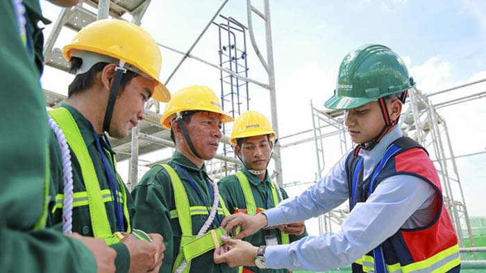Phát triển kinh tế phải gắn với bảo đảm an toàn tính mạng, sức khỏe của người lao động- Ảnh 1. Phát triển kinh tế phải gắn với bảo đảm an toàn tính mạng, sức khỏe của người lao động- Ảnh 1.