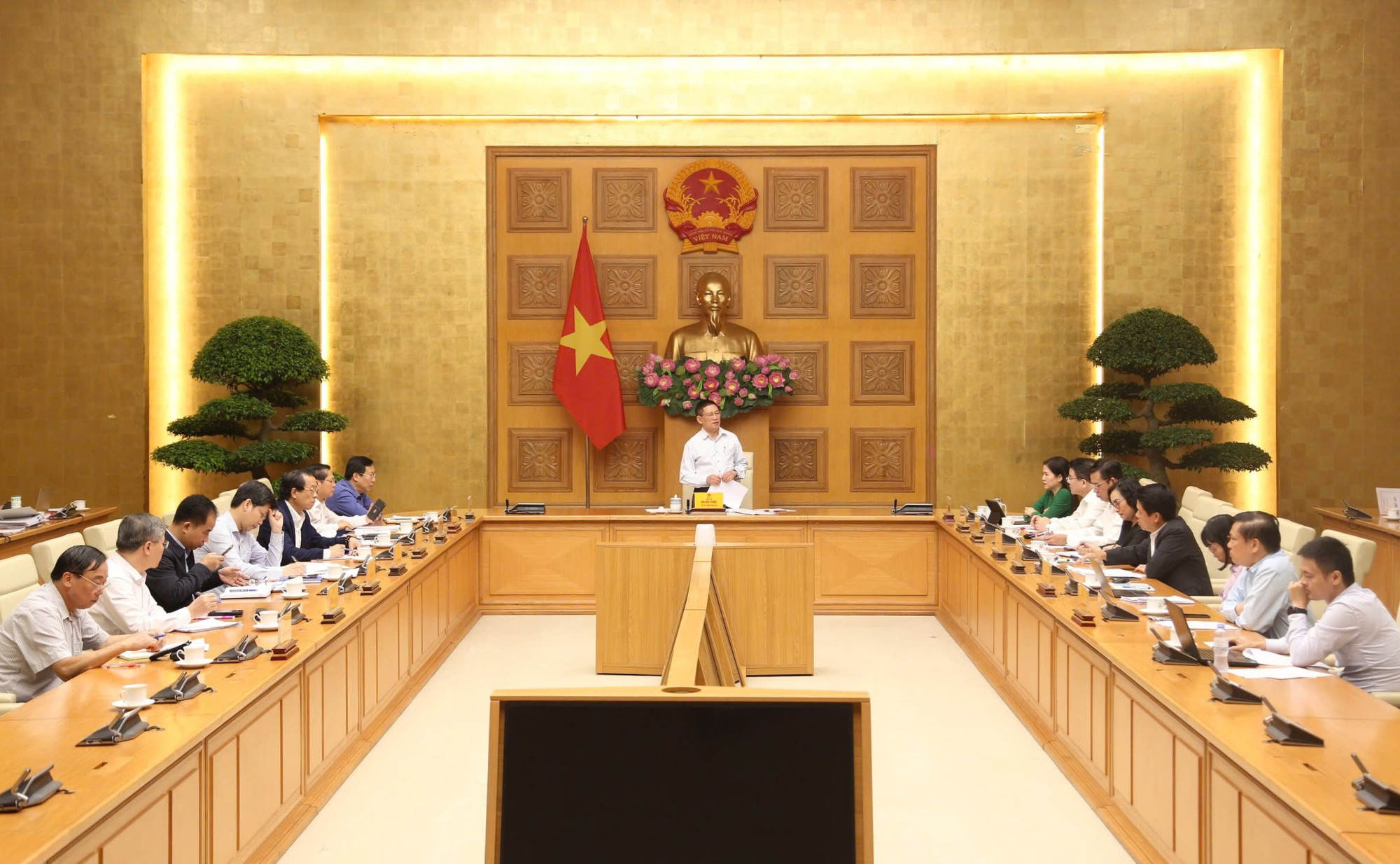 Phó Thủ tướng Hồ Đức Phớc: Phấn đấu năm 2024, CPI không vượt quá 4%- Ảnh 1. Phó Thủ tướng Hồ Đức Phớc: Phấn đấu năm 2024, CPI không vượt quá 4%- Ảnh 1.
