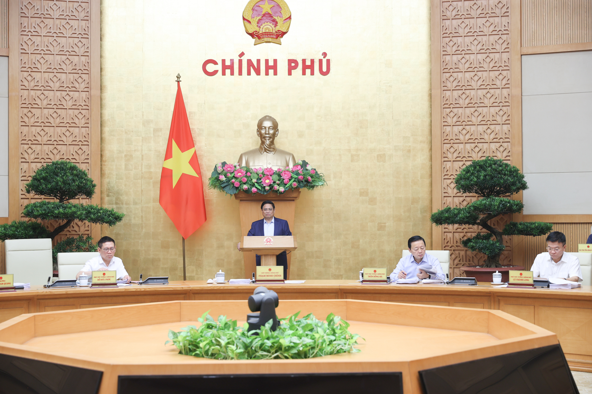 Thủ tướng: Phấn đấu tăng trưởng quý IV đạt khoảng 7,5%- Ảnh 3. Thủ tướng: Phấn đấu tăng trưởng quý IV đạt khoảng 7,5%- Ảnh 3.