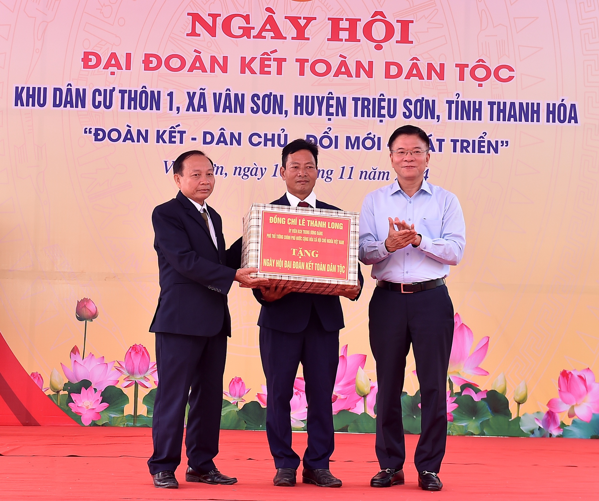 Phó Thủ tướng Lê Thành Long dự Ngày hội Đại đoàn kết toàn dân tộc tại Thanh Hóa- Ảnh 2. Phó Thủ tướng Lê Thành Long dự Ngày hội Đại đoàn kết toàn dân tộc tại Thanh Hóa- Ảnh 2.