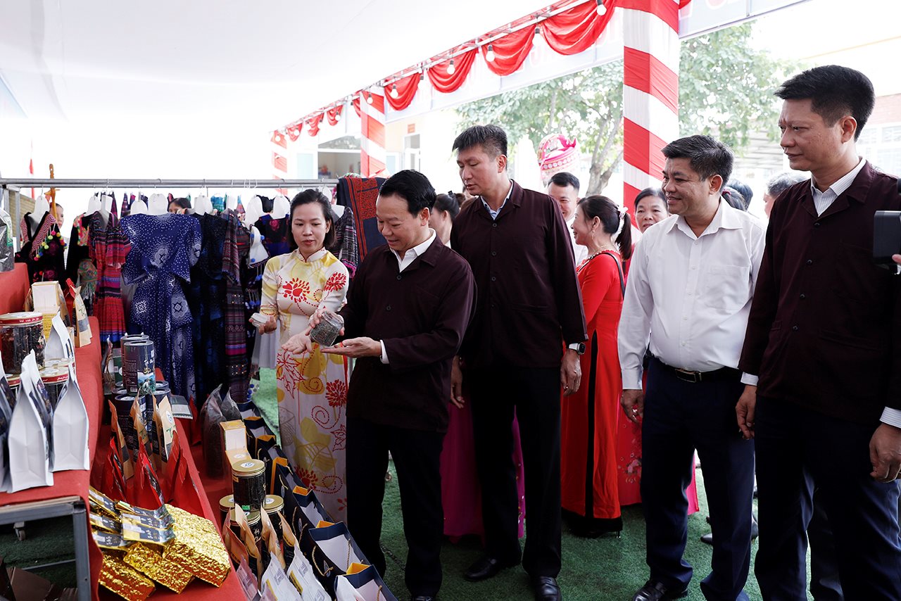 small_20241117_bt-du-dai-doan-ket_32.jpg