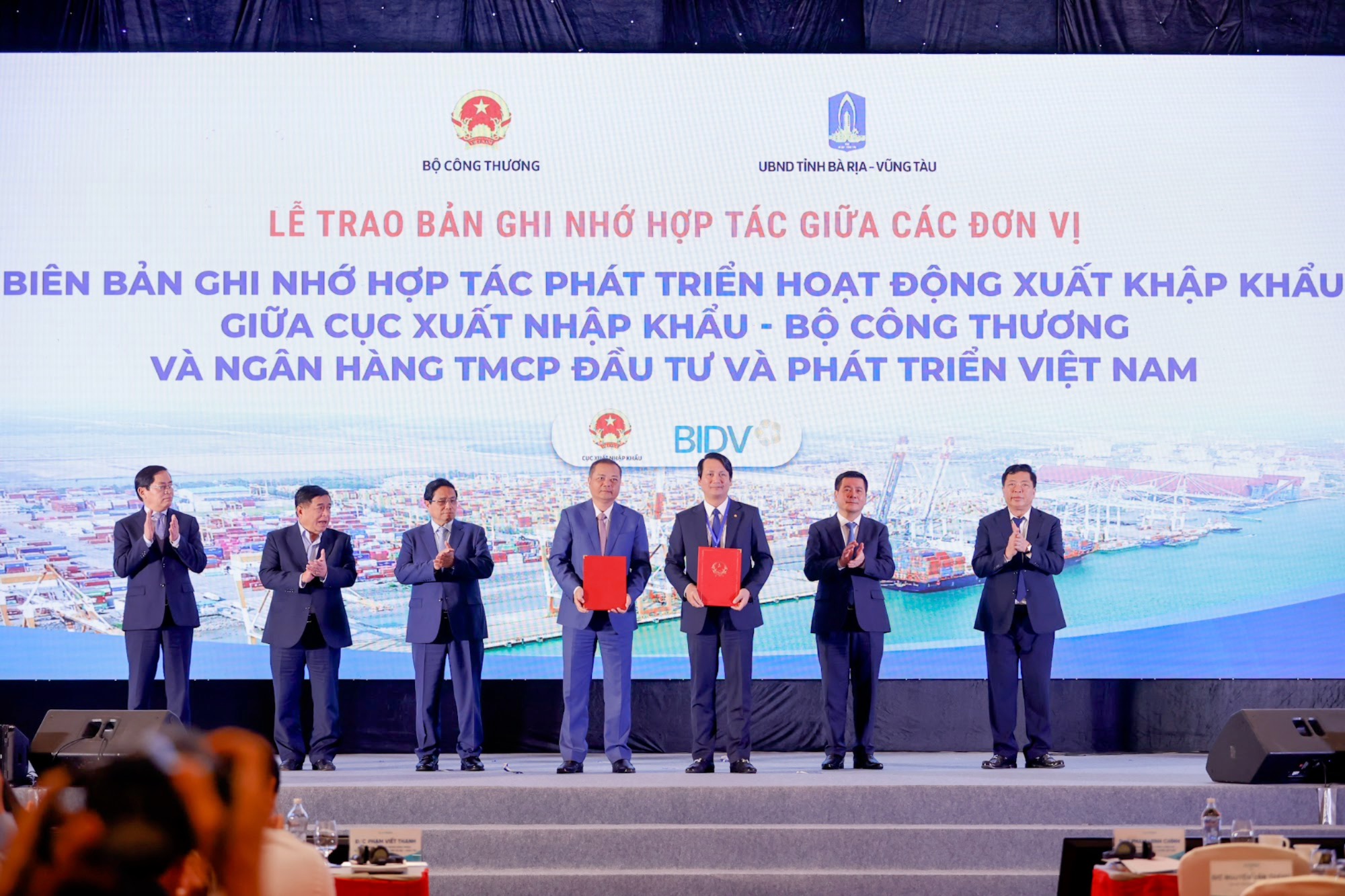 Thủ tướng: Xây dựng và phát triển quốc gia thương mại tự do- Ảnh 9. Thủ tướng: Xây dựng và phát triển quốc gia thương mại tự do- Ảnh 9.
