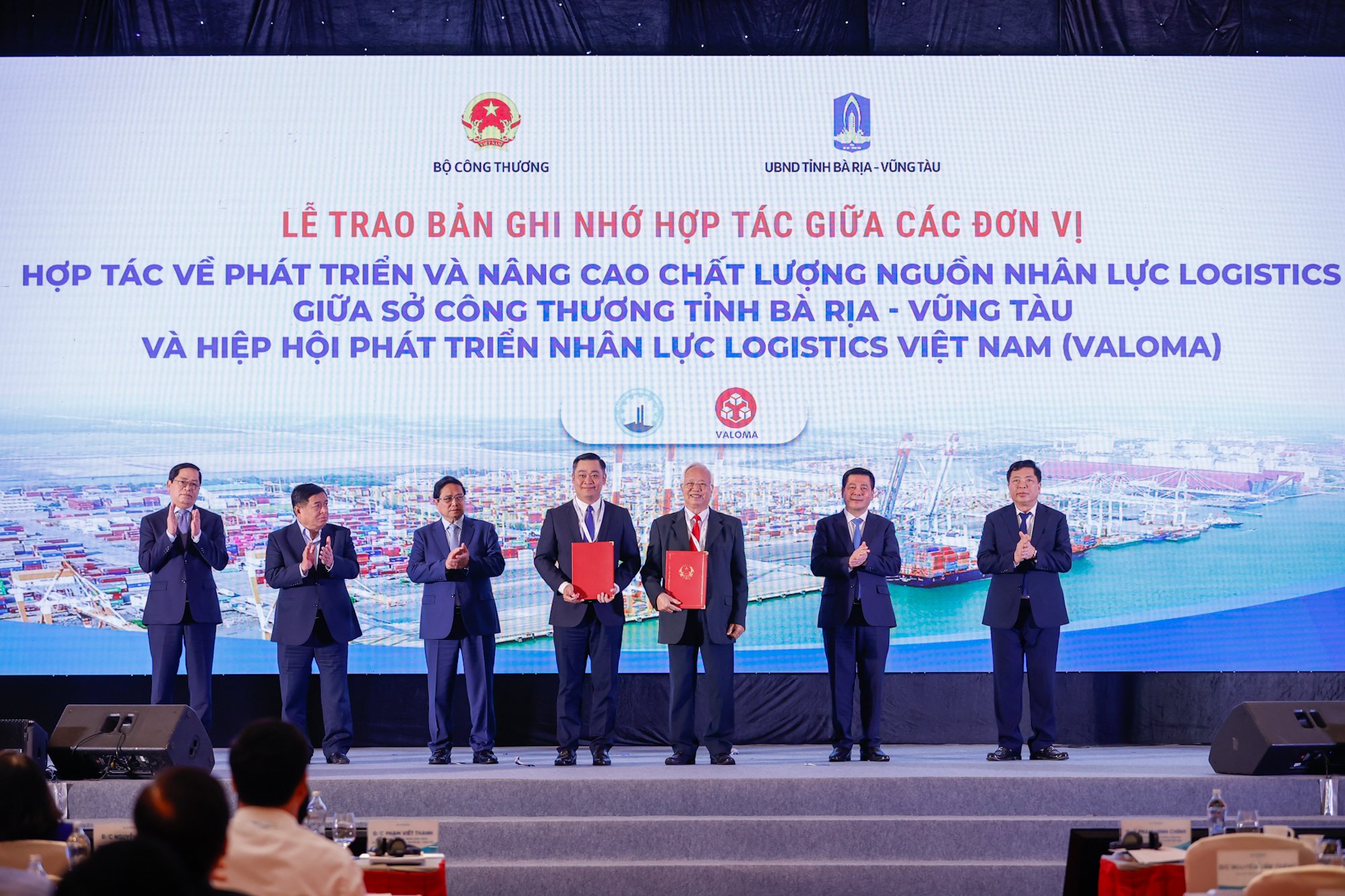 Thủ tướng: Xây dựng và phát triển quốc gia thương mại tự do- Ảnh 10. Thủ tướng: Xây dựng và phát triển quốc gia thương mại tự do- Ảnh 10.