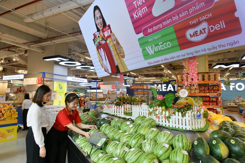 3-khach-hang-mua-sam-tai-sieu-thi-winmart-3-1-.jpg