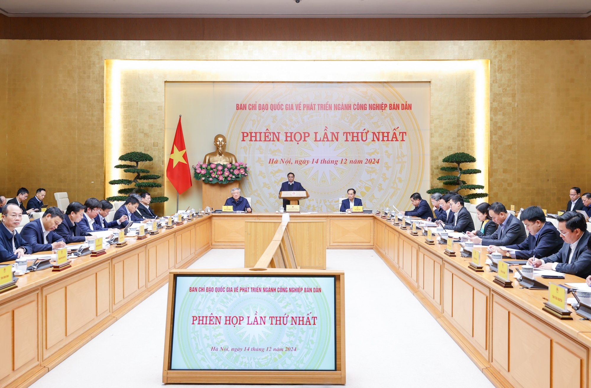 Thủ tướng chủ trì phiên họp Ban Chỉ đạo quốc gia về phát triển ngành công nghiệp bán dẫn- Ảnh 2. Thủ tướng chủ trì phiên họp Ban Chỉ đạo quốc gia về phát triển ngành công nghiệp bán dẫn- Ảnh 2.