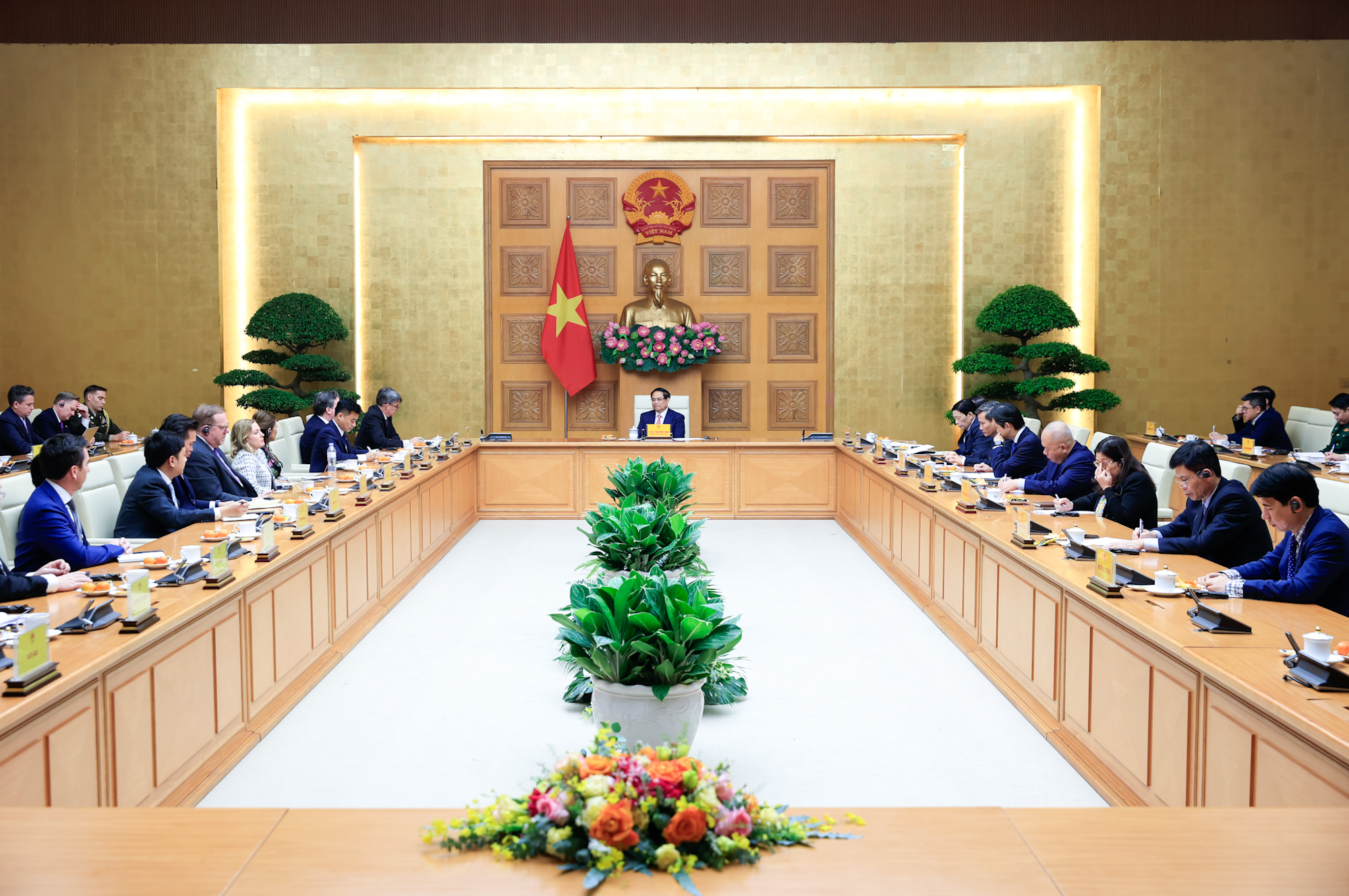 Thủ tướng tiếp đoàn doanh nghiệp hàng không vũ trụ, quốc phòng, an ninh của Hoa Kỳ- Ảnh 2. Thủ tướng tiếp đoàn doanh nghiệp hàng không vũ trụ, quốc phòng, an ninh của Hoa Kỳ- Ảnh 2.