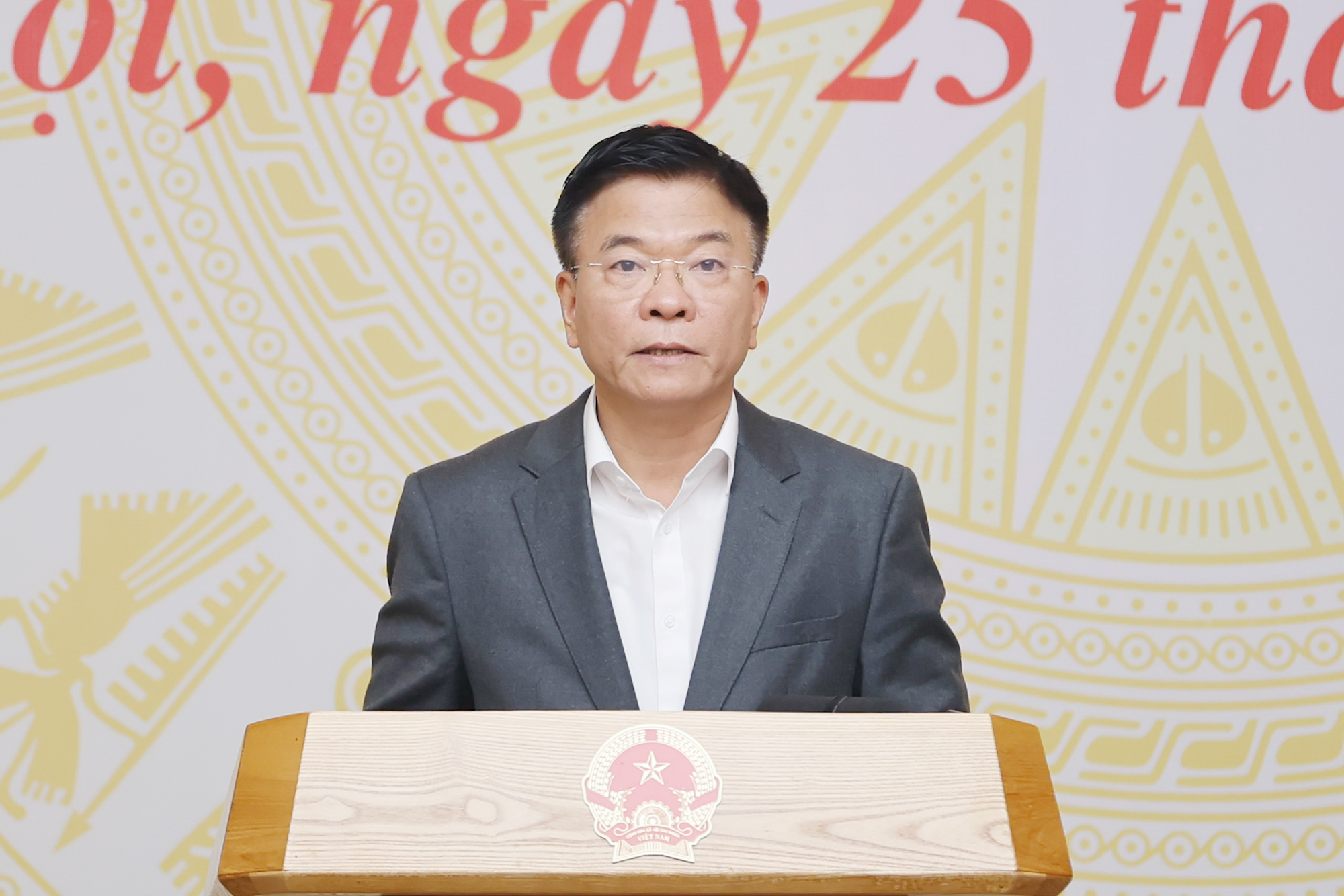 Khối lượng văn bản cần ban hành rất lớn trong thời gian ngắn để quy định chi tiết các luật mới- Ảnh 1. Khối lượng văn bản cần ban hành rất lớn trong thời gian ngắn để quy định chi tiết các luật mới- Ảnh 1.
