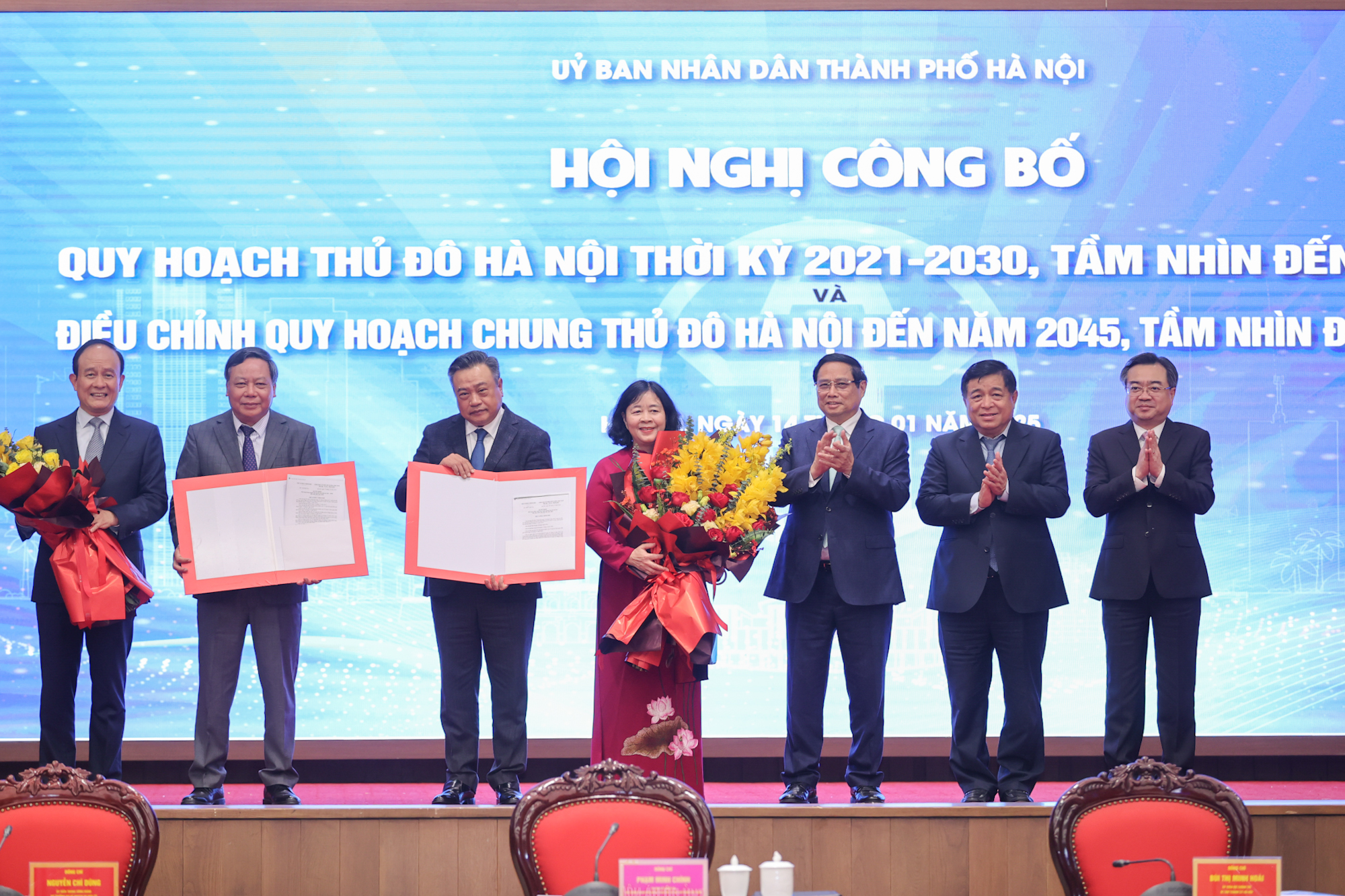 Thủ tướng: Hà Nội, Đồng bằng sông Hồng cần đột phá tăng trưởng 2 con số và cấp bách xử lý ô nhiễm- Ảnh 10. Thủ tướng: Hà Nội, Đồng bằng sông Hồng cần đột phá tăng trưởng 2 con số và cấp bách xử lý ô nhiễm- Ảnh 10.