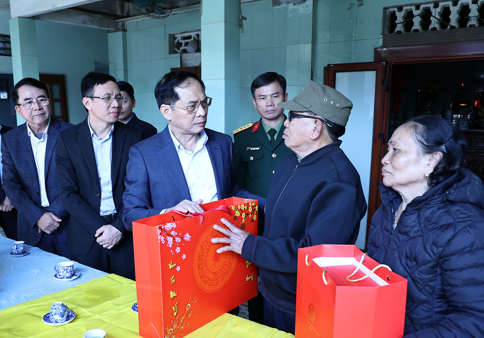 Phó Thủ tướng Bùi Thanh Sơn dự Chương trình Tết sum vầy - Xuân ơn Đảng tại Hải Phòng- Ảnh 5. Phó Thủ tướng Bùi Thanh Sơn dự Chương trình Tết sum vầy - Xuân ơn Đảng tại Hải Phòng- Ảnh 5.