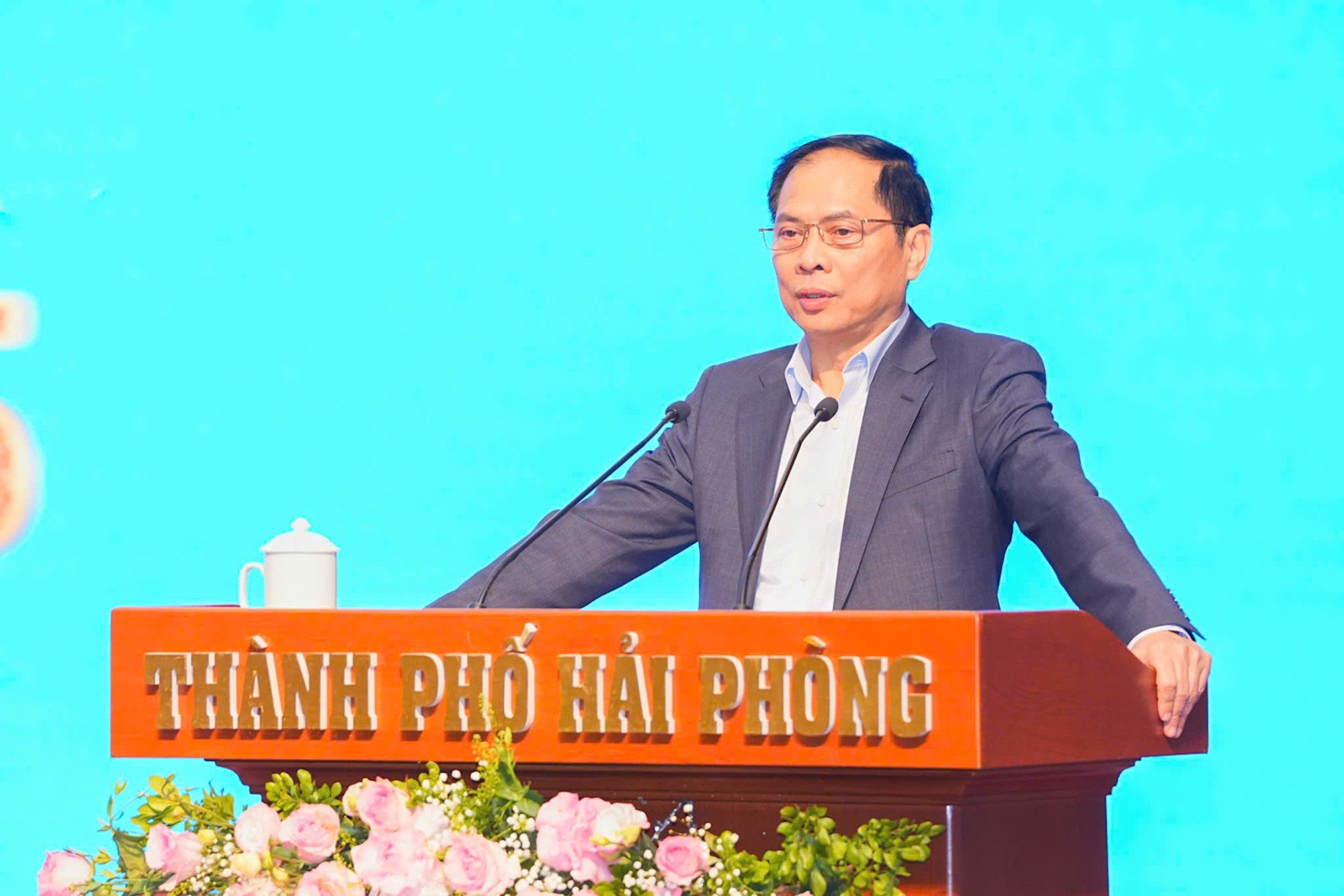 Phó Thủ tướng Bùi Thanh Sơn dự Chương trình Tết sum vầy - Xuân ơn Đảng tại Hải Phòng- Ảnh 2. Phó Thủ tướng Bùi Thanh Sơn dự Chương trình Tết sum vầy - Xuân ơn Đảng tại Hải Phòng- Ảnh 2.