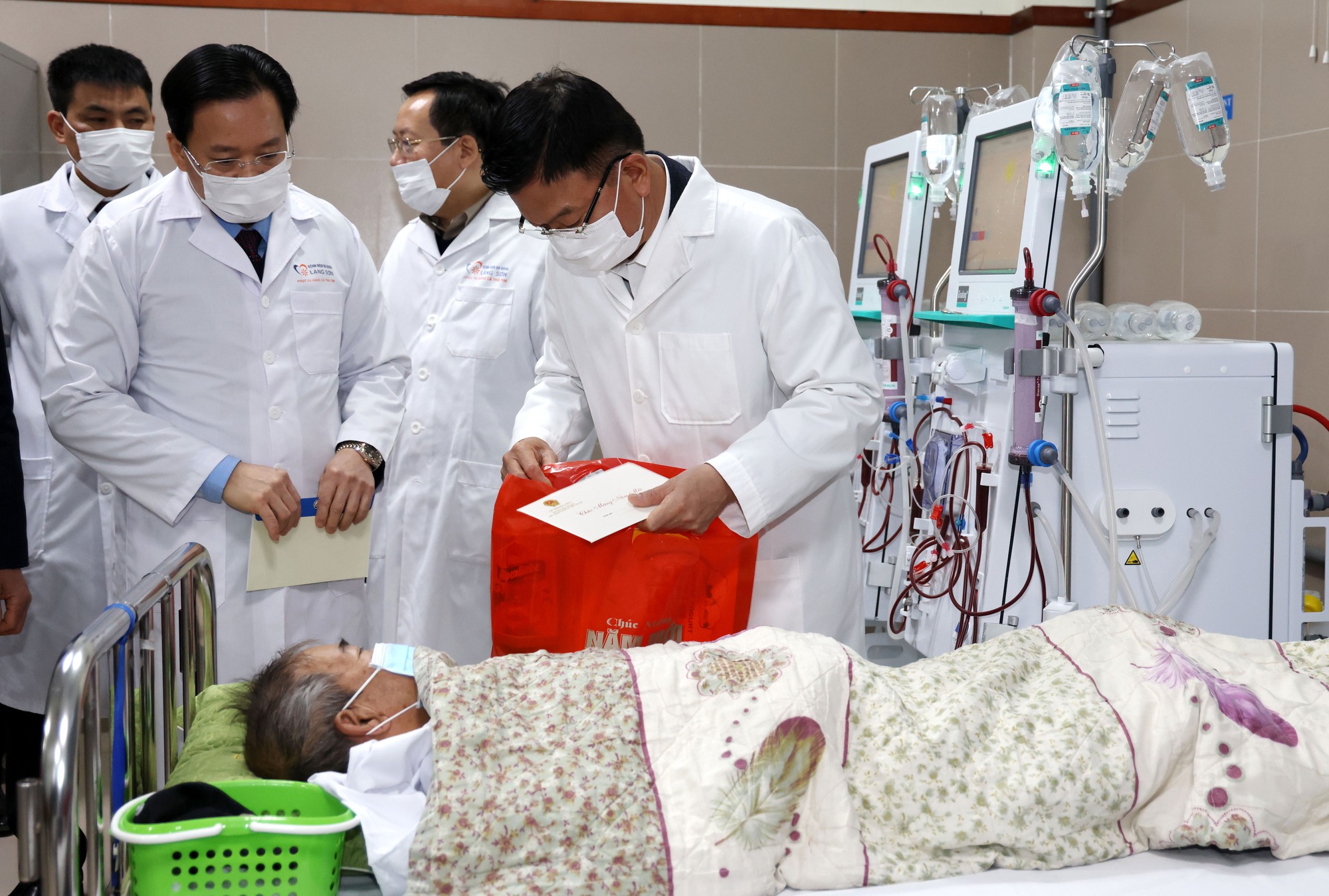 Phó Thủ tướng Lê Thành Long thăm, tặng quà Tết tại tỉnh Lạng Sơn- Ảnh 7. Phó Thủ tướng Lê Thành Long thăm, tặng quà Tết tại tỉnh Lạng Sơn- Ảnh 7.