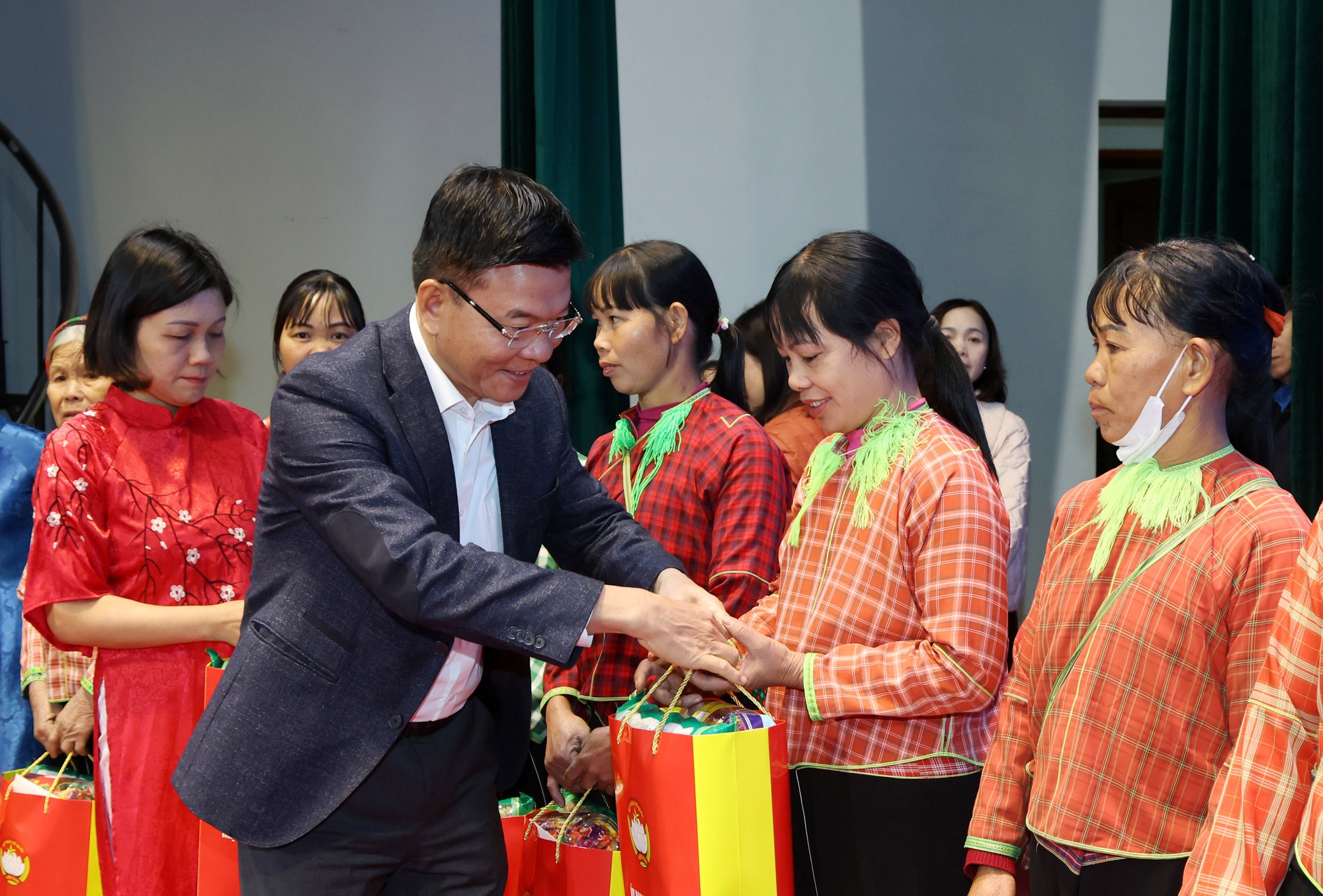 Phó Thủ tướng Lê Thành Long thăm, tặng quà Tết tại tỉnh Lạng Sơn- Ảnh 3. Phó Thủ tướng Lê Thành Long thăm, tặng quà Tết tại tỉnh Lạng Sơn- Ảnh 3.