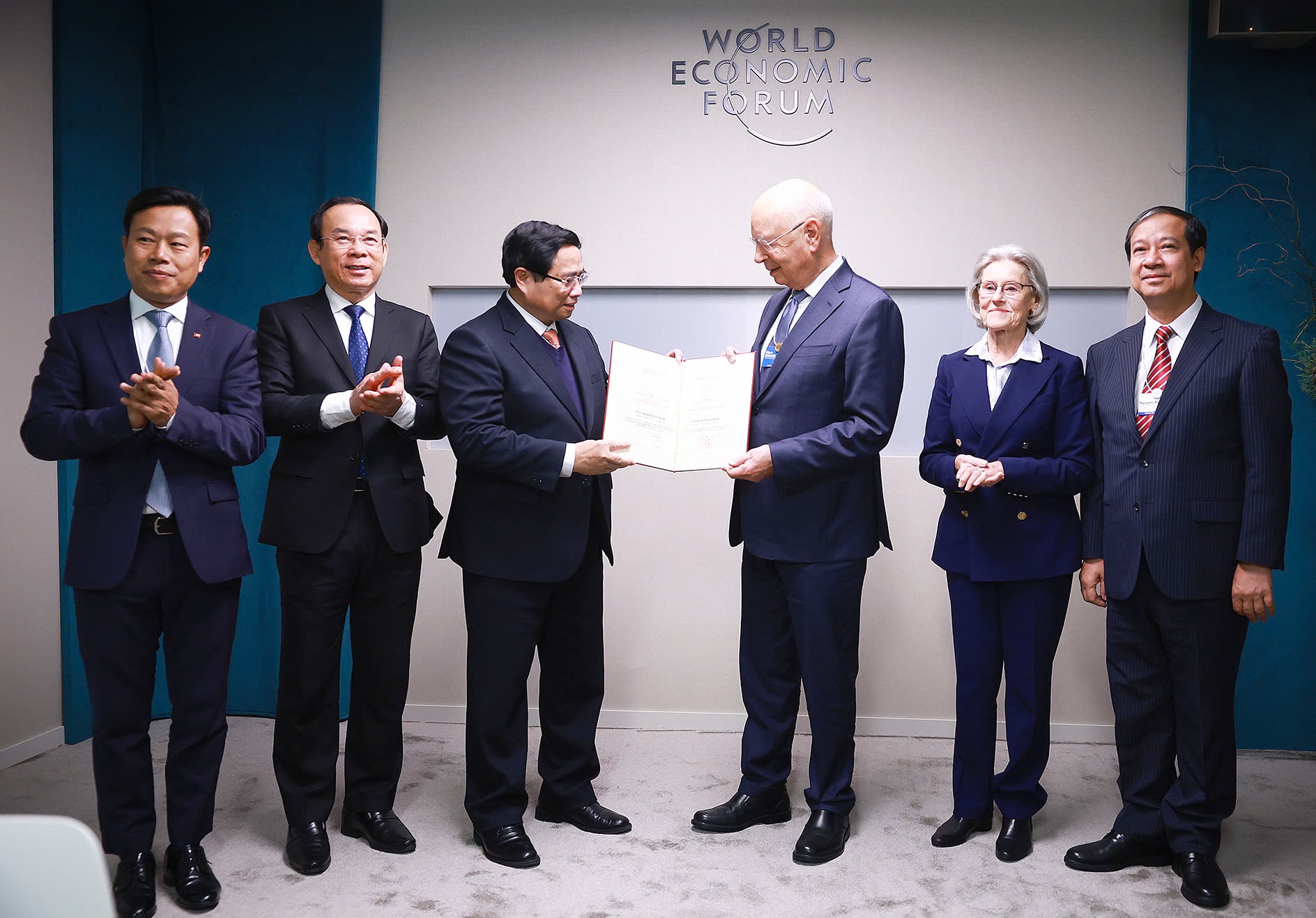 Chủ tịch WEF: Sự tham dự của Thủ tướng Phạm Minh Chính có ý nghĩa đặc biệt quan trọng- Ảnh 2. Chủ tịch WEF: Sự tham dự của Thủ tướng Phạm Minh Chính có ý nghĩa đặc biệt quan trọng- Ảnh 2.