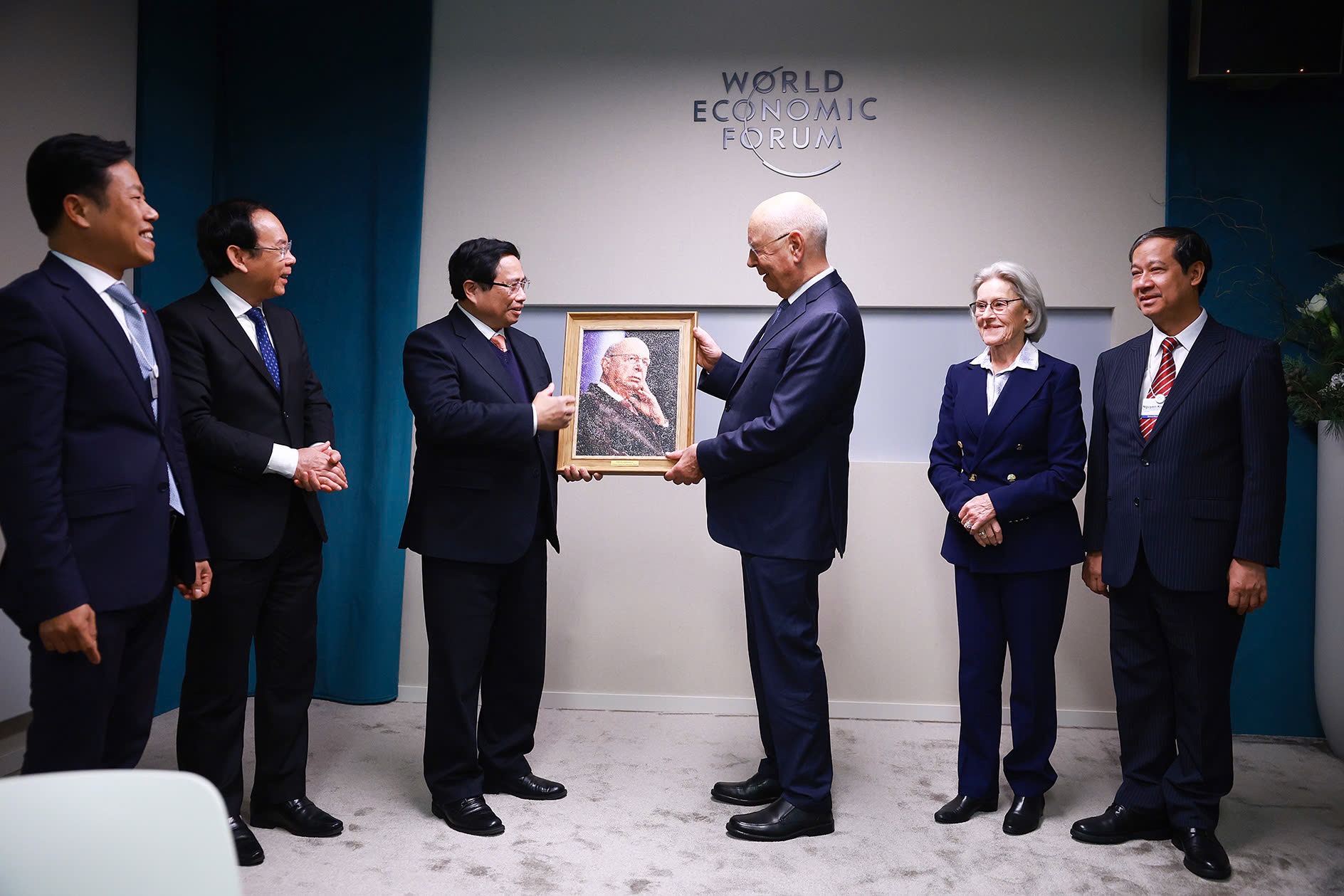 Chủ tịch WEF: Sự tham dự của Thủ tướng Phạm Minh Chính có ý nghĩa đặc biệt quan trọng- Ảnh 3. Chủ tịch WEF: Sự tham dự của Thủ tướng Phạm Minh Chính có ý nghĩa đặc biệt quan trọng- Ảnh 3.