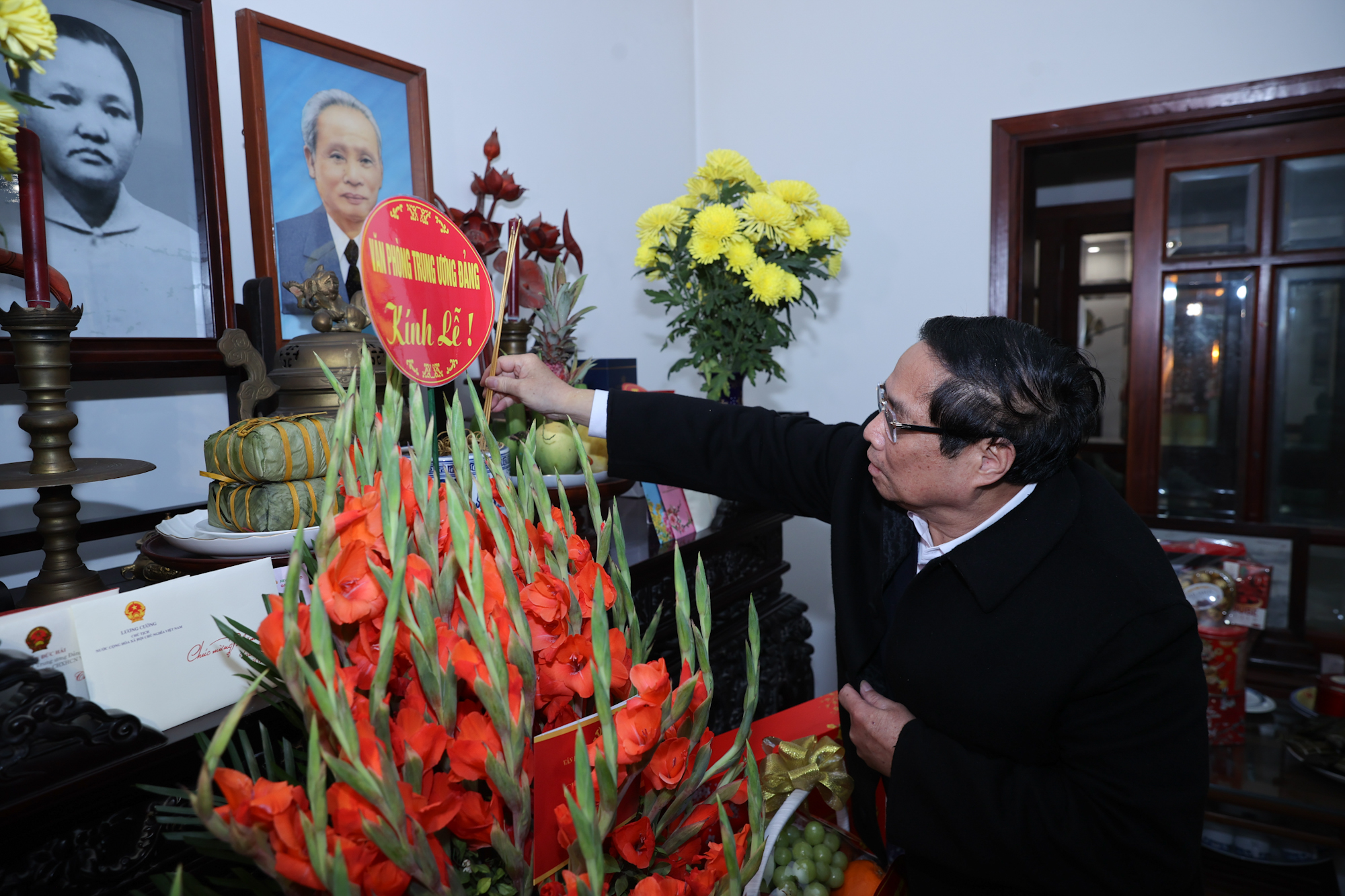 Thủ tướng Phạm Minh Chính dâng hương cố Thủ tướng Phạm Văn Đồng- Ảnh 1. Thủ tướng Phạm Minh Chính dâng hương cố Thủ tướng Phạm Văn Đồng- Ảnh 1.