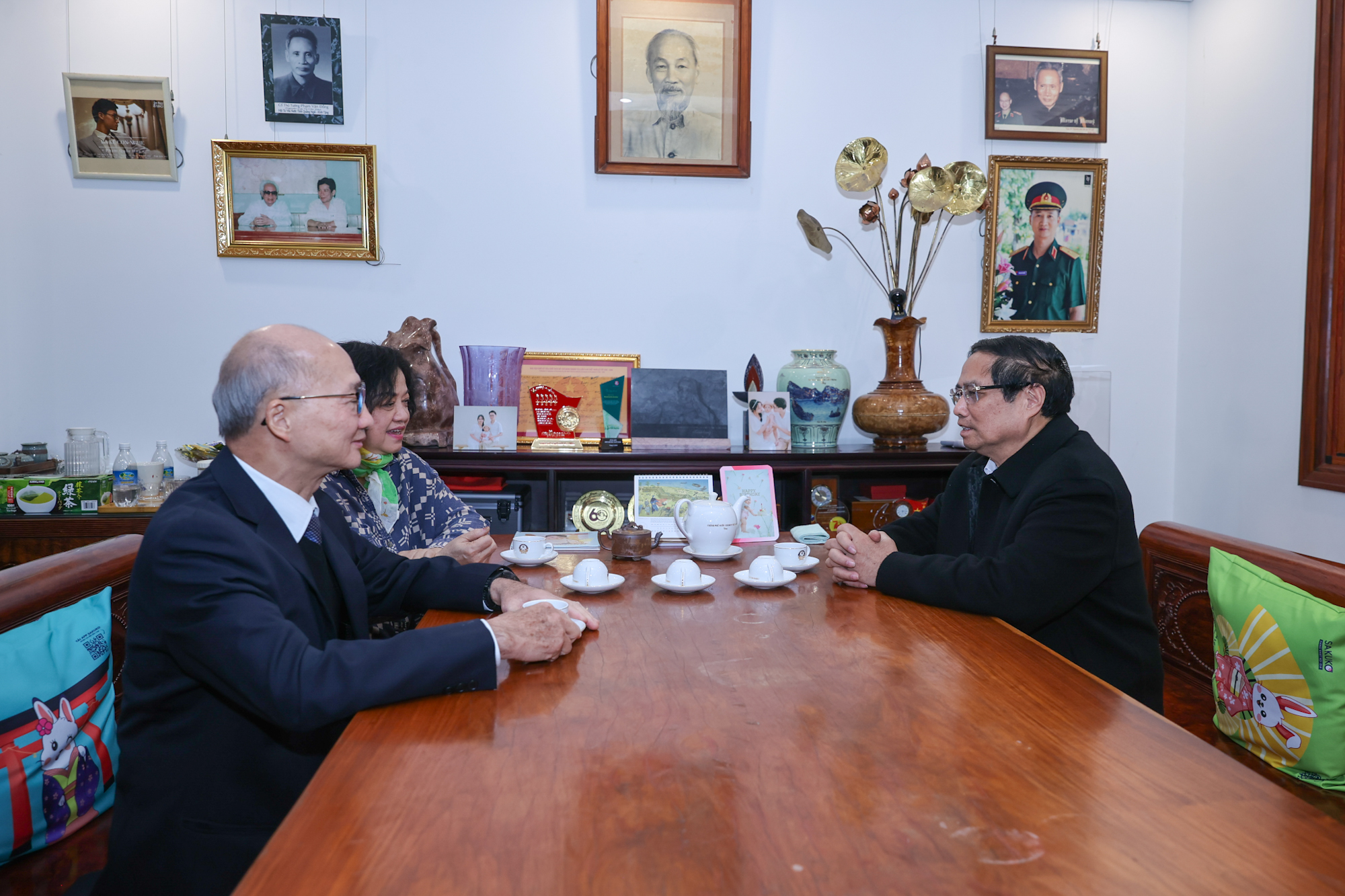 Thủ tướng Phạm Minh Chính dâng hương cố Thủ tướng Phạm Văn Đồng- Ảnh 2. Thủ tướng Phạm Minh Chính dâng hương cố Thủ tướng Phạm Văn Đồng- Ảnh 2.