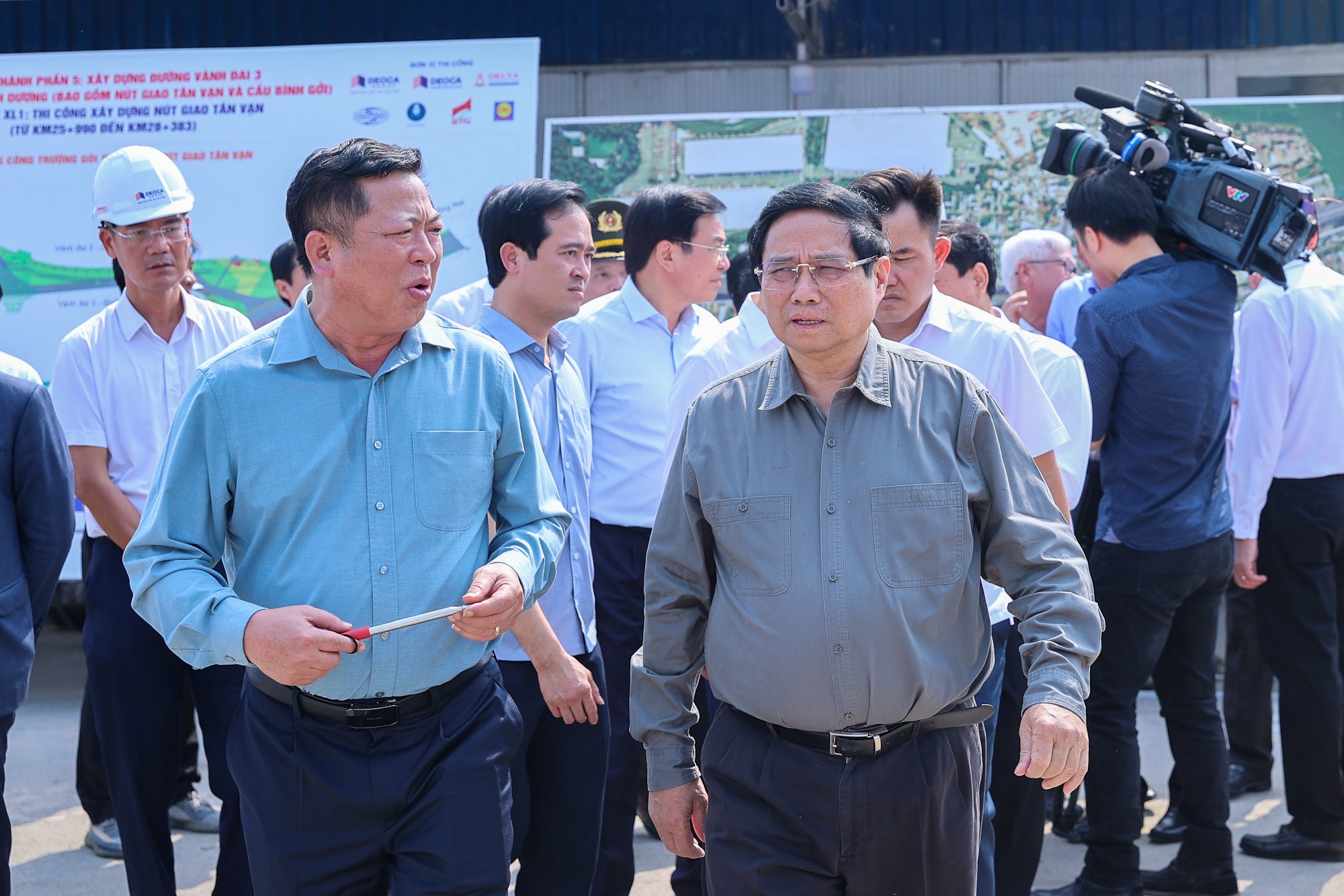 Thủ tướng kiểm tra các cầu và nút giao lớn nhất đường Vành đai 3 TPHCM- Ảnh 2. Thủ tướng kiểm tra các cầu và nút giao lớn nhất đường Vành đai 3 TPHCM- Ảnh 2.