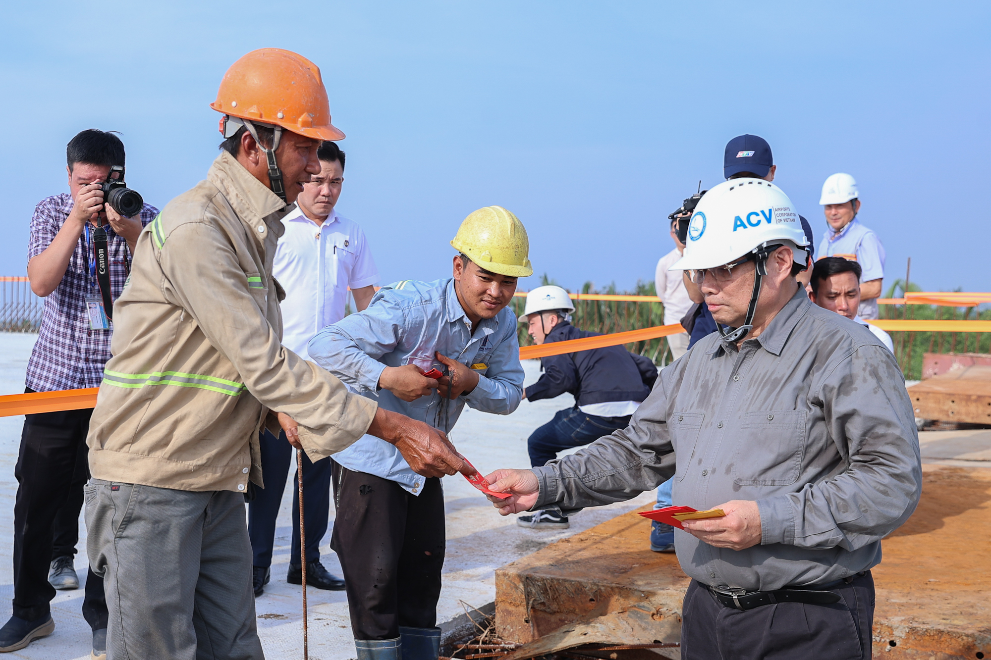 Thủ tướng kiểm tra các cầu và nút giao lớn nhất đường Vành đai 3 TPHCM- Ảnh 8. Thủ tướng kiểm tra các cầu và nút giao lớn nhất đường Vành đai 3 TPHCM- Ảnh 8.