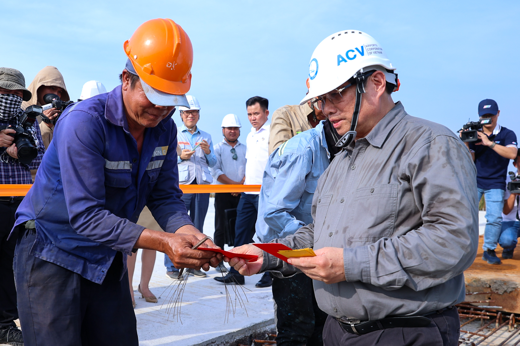 Thủ tướng kiểm tra các cầu và nút giao lớn nhất đường Vành đai 3 TPHCM- Ảnh 7. Thủ tướng kiểm tra các cầu và nút giao lớn nhất đường Vành đai 3 TPHCM- Ảnh 7.
