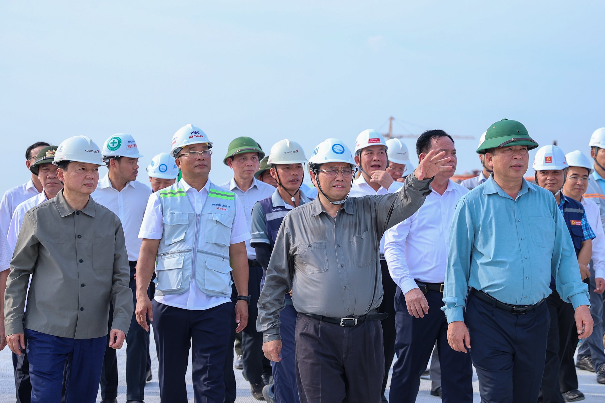 Thủ tướng kiểm tra các cầu và nút giao lớn nhất đường Vành đai 3 TPHCM- Ảnh 5. Thủ tướng kiểm tra các cầu và nút giao lớn nhất đường Vành đai 3 TPHCM- Ảnh 5.