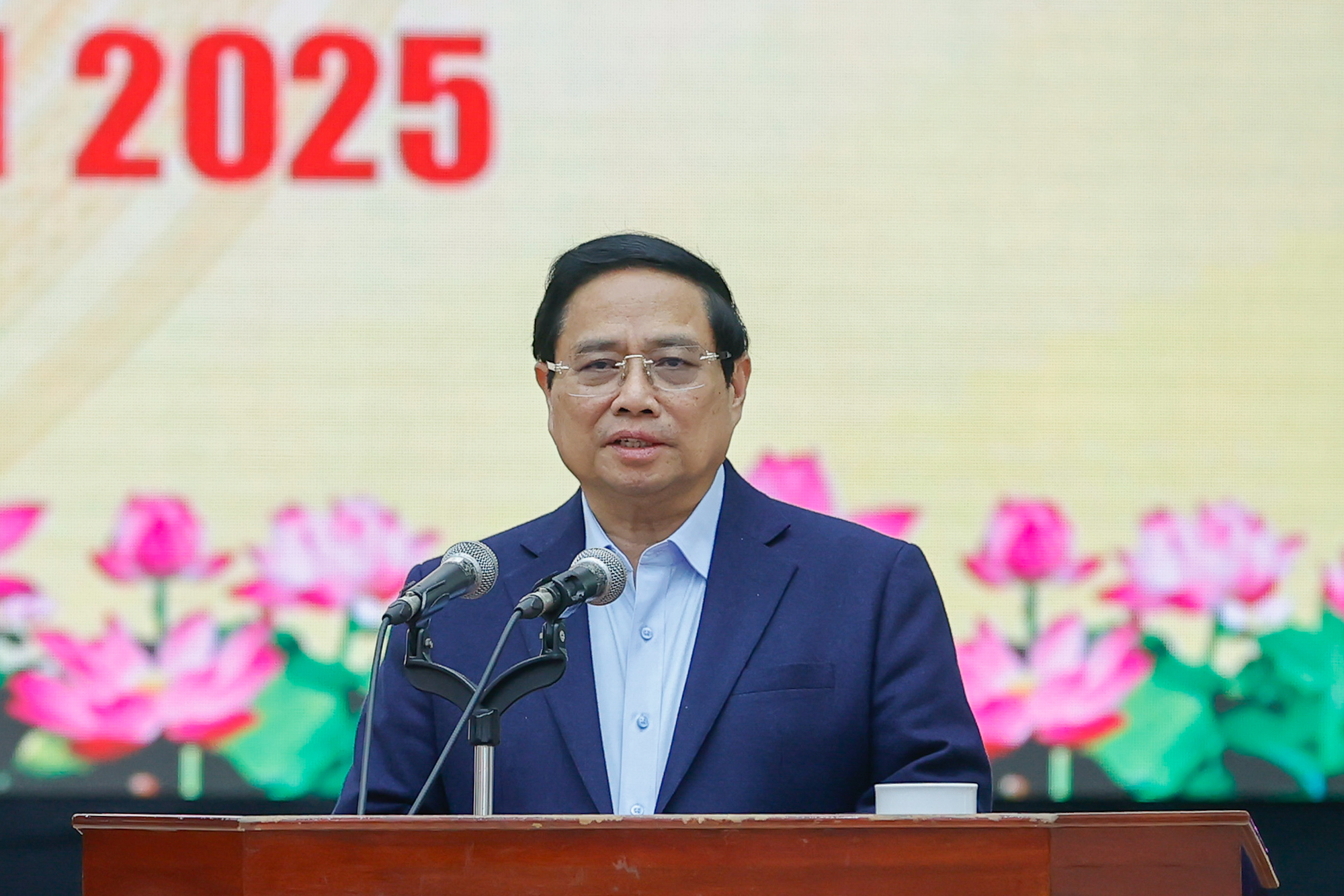 Thủ tướng: Cán bộ Quảng Nam phải bám đất, bám người, 'sống chết' với Quảng Nam để tỉnh đi đầu trong phát triển- Ảnh 2. Thủ tướng: Cán bộ Quảng Nam phải bám đất, bám người, 'sống chết' với Quảng Nam để tỉnh đi đầu trong phát triển- Ảnh 2.