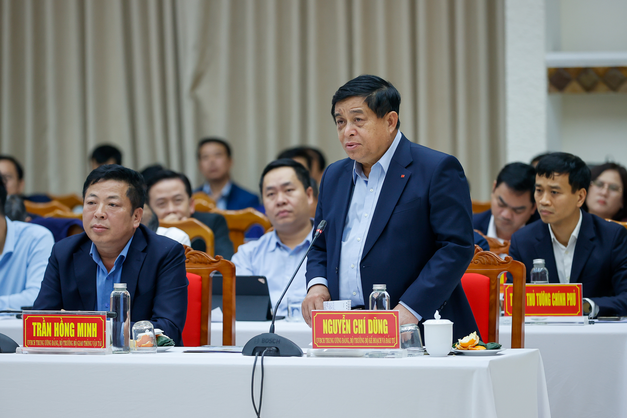 Thủ tướng: Cán bộ Quảng Nam phải bám đất, bám người, 'sống chết' với Quảng Nam để tỉnh đi đầu trong phát triển- Ảnh 7. Thủ tướng: Cán bộ Quảng Nam phải bám đất, bám người, 'sống chết' với Quảng Nam để tỉnh đi đầu trong phát triển- Ảnh 7.