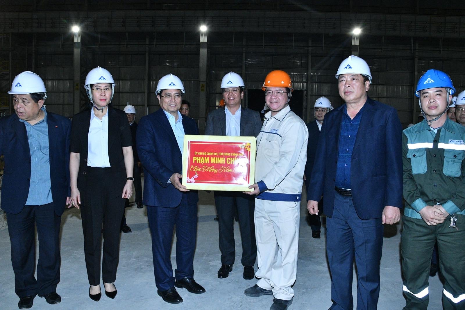 Thủ tướng thăm thép Hòa Phát, động viên sản xuất ray đường sắt tốc độ cao- Ảnh 8. Thủ tướng thăm thép Hòa Phát, động viên sản xuất ray đường sắt tốc độ cao- Ảnh 8.