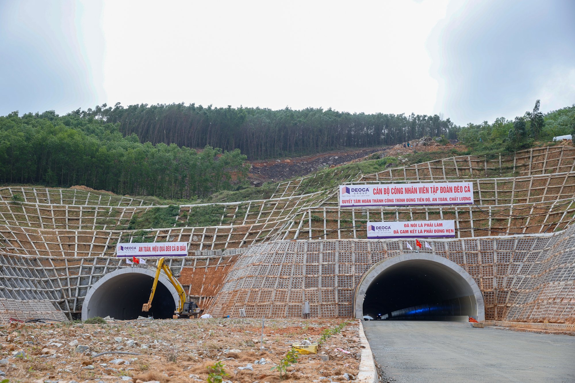 Thủ tướng: Hoàn thành cao tốc Quảng Ngãi - Bình Định trong năm nay- Ảnh 4. Thủ tướng: Hoàn thành cao tốc Quảng Ngãi - Bình Định trong năm nay- Ảnh 4.